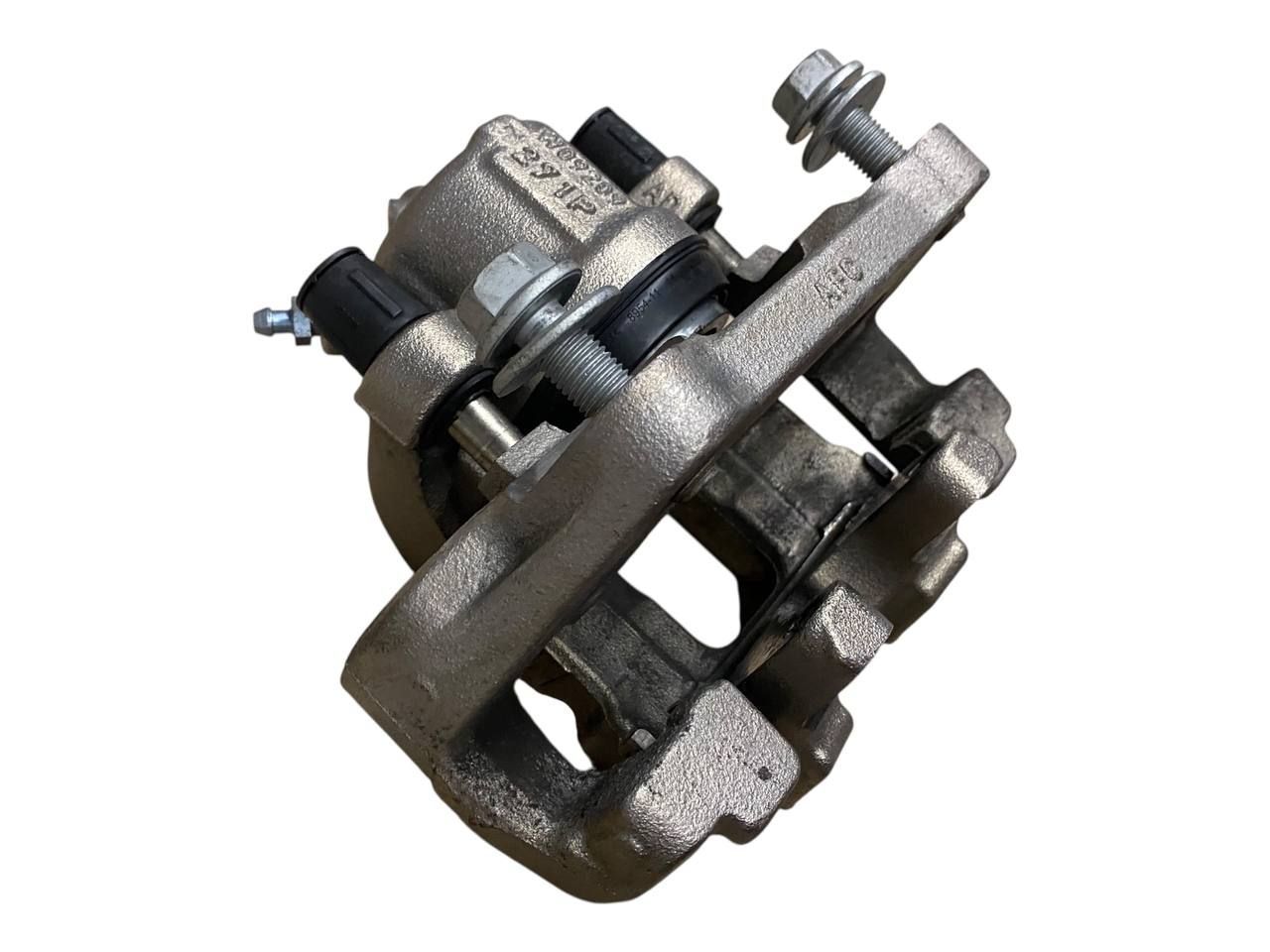 BMW 4 (F32 / F33 / F36) Front brake caliper BMW 4 SERIES Front brake caliper OEM 6850970

P...