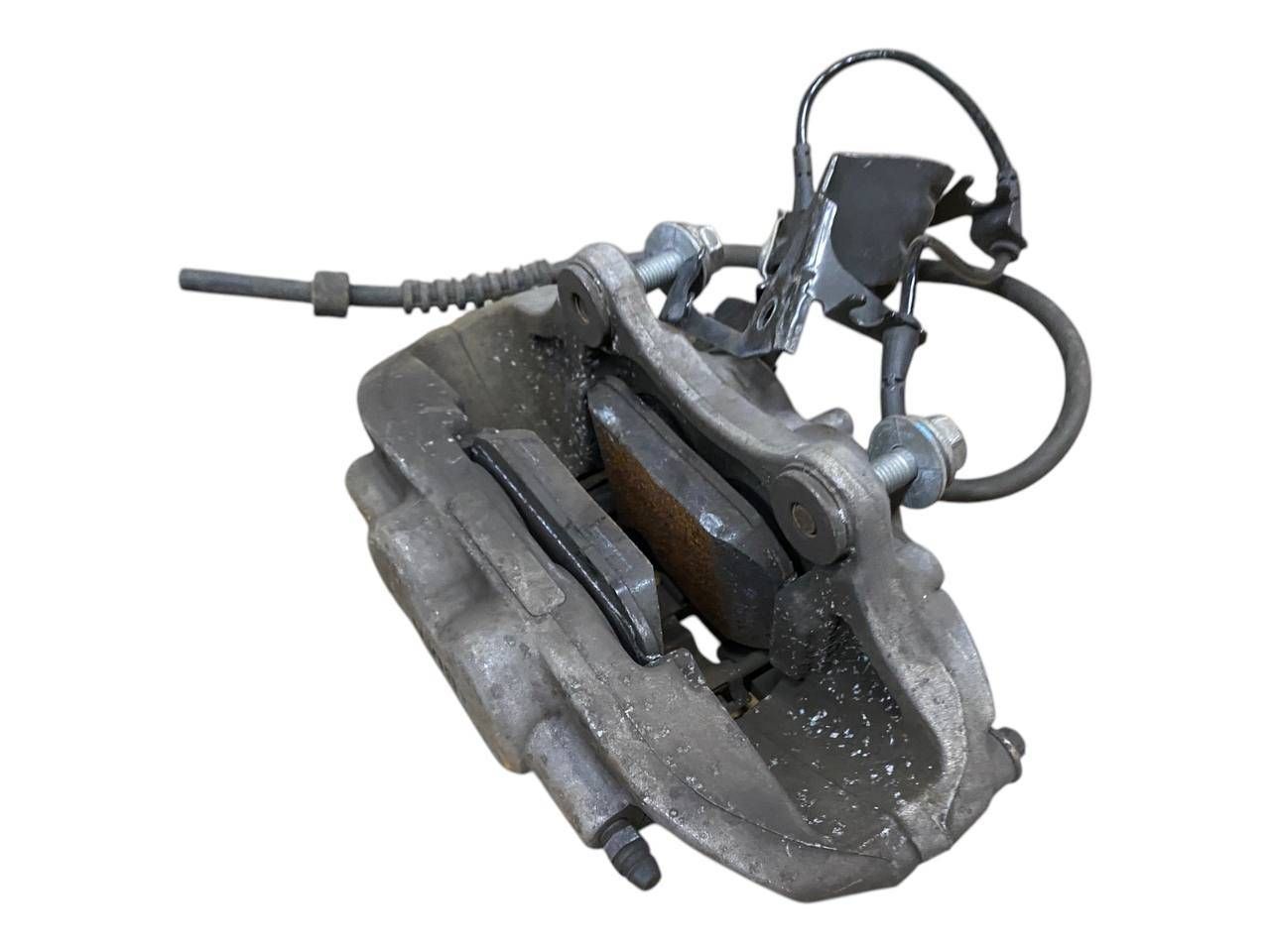 BMW 3 (F30 / F31) Front brake caliper BMW 3 SERIES Front brake caliper OEM 6865538

P...