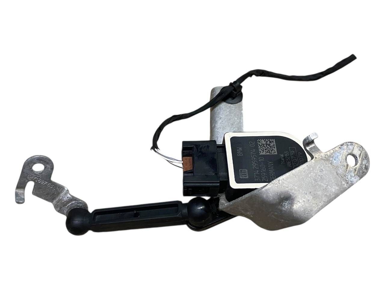 BMW 5 (G30 / G31) Rear air suspension level height sensor BMW 5 SERIES Rear air suspension level height s...