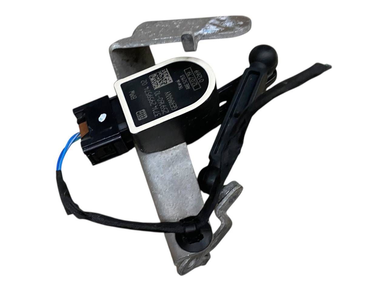 BMW 5 (G30 / G31) Rear air suspension level height sensor BMW 5 SERIES Rear air suspension level height s...