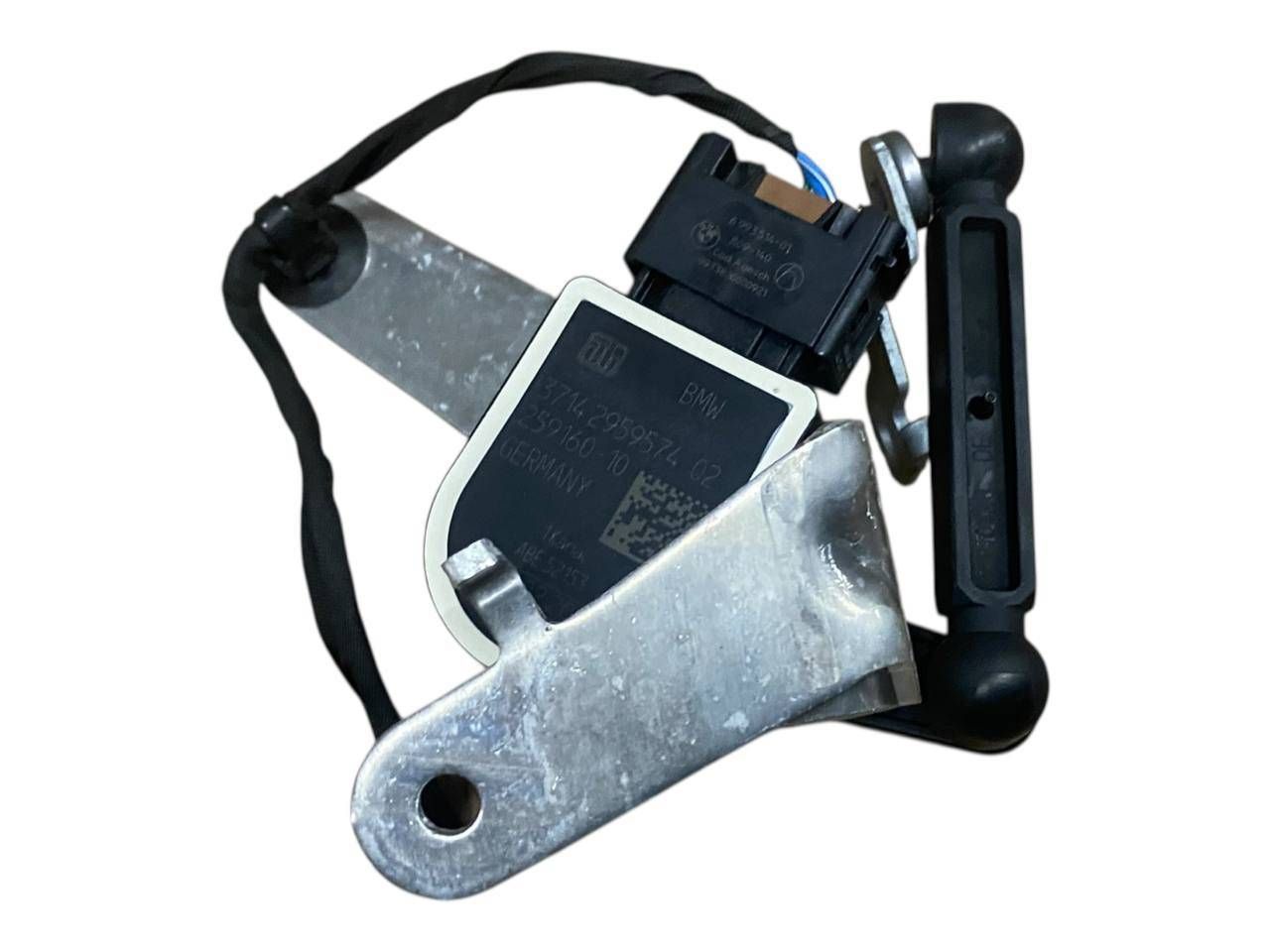BMW 8 (G15) Rear air suspension level height sensor BMW M8 Rear air suspension level height sensor ...