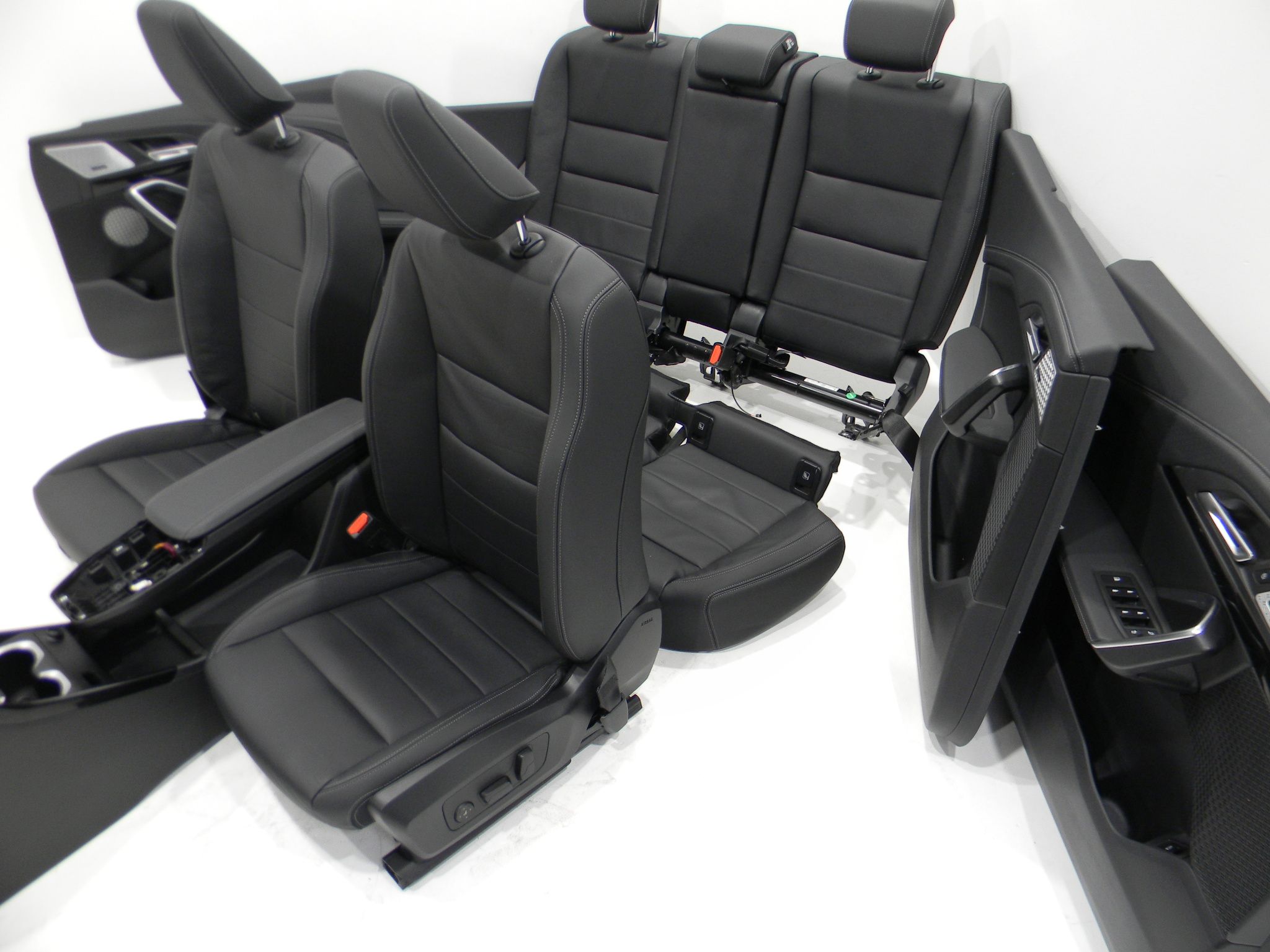 BMW X2 (U10) Seat Set BMW X2 U10 Seat Set OEM 5X22676

Part codes: 5X...