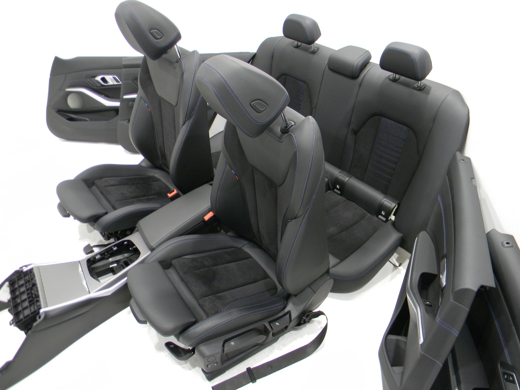 BMW 3 (G20 / G21) Seat Set BMW 3 SERIES Seat Set OEM A571168

Part codes: ...
