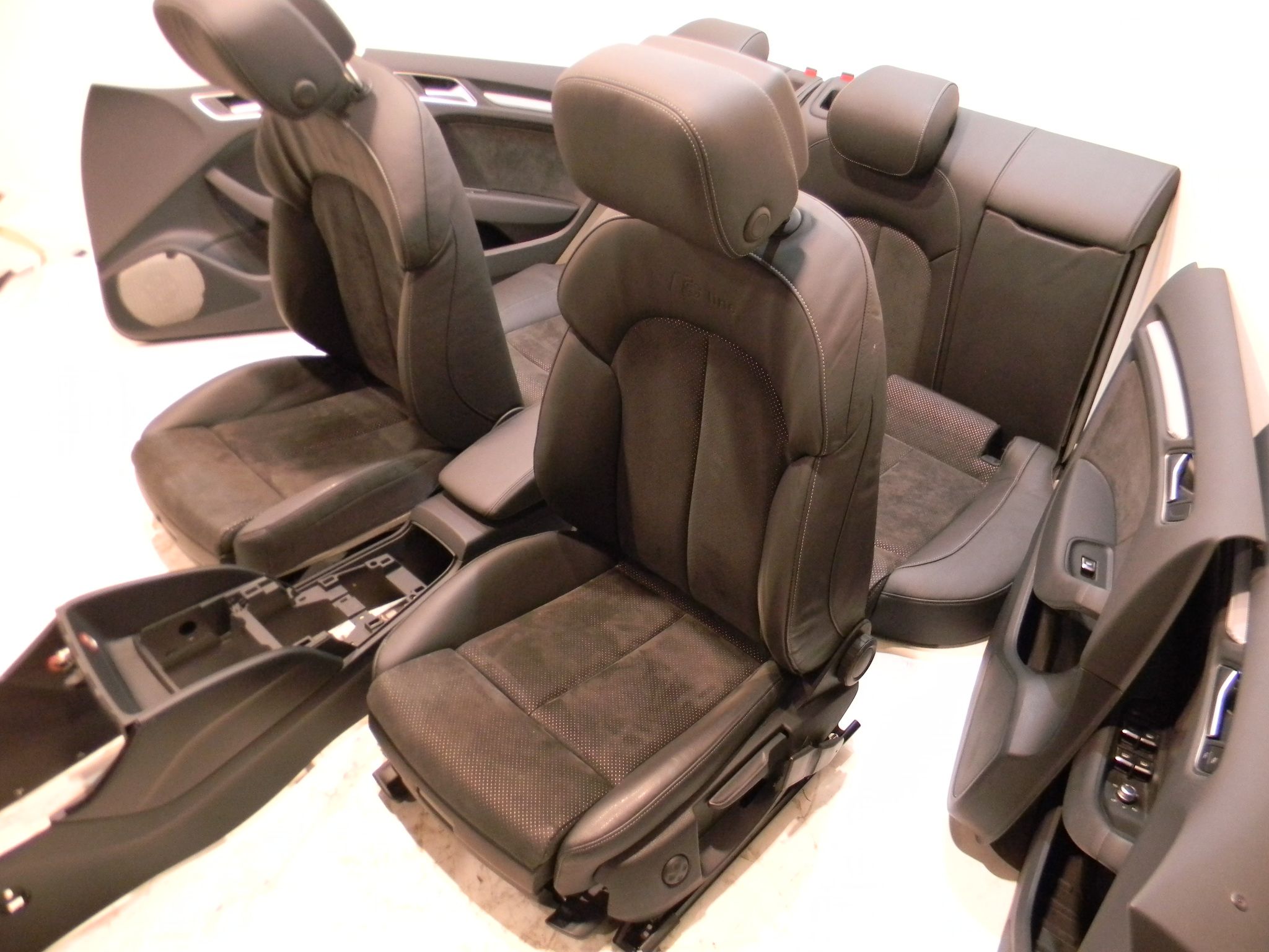 Audi A3 (8P) Seat Set AUDI A3 Seat Set

Generation: A3 (8P) (2003-2012)
