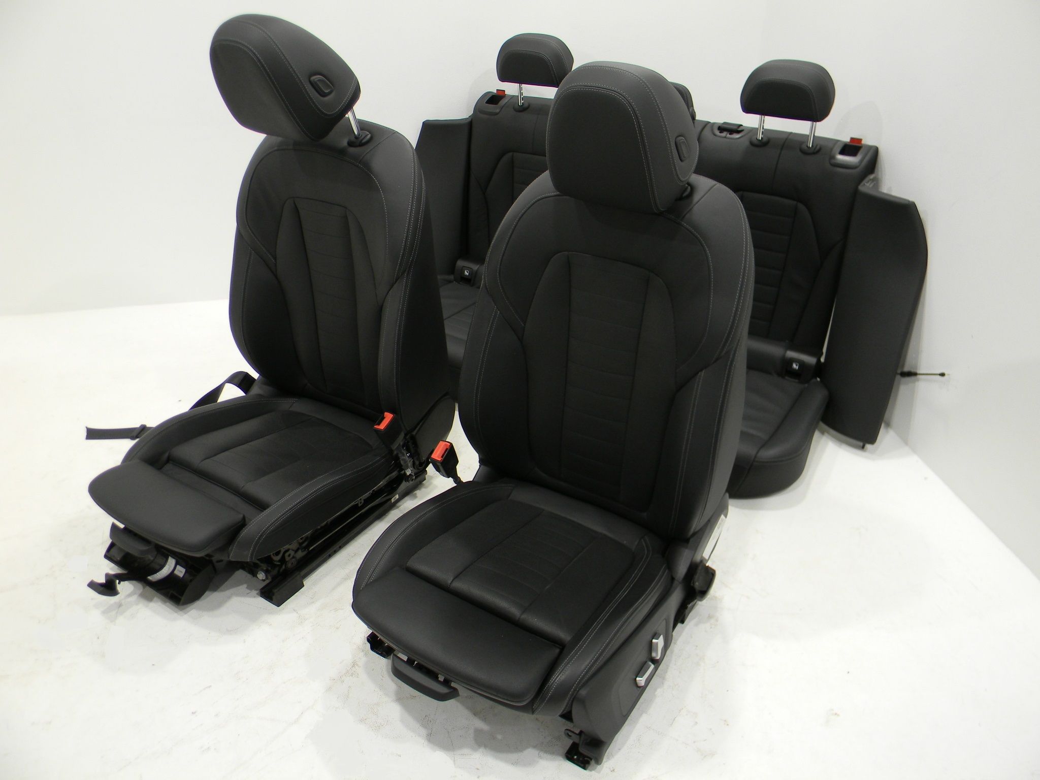 BMW X3 (G45) Seat Set BMW X3 Seat Set OEM 9D48513

Part codes: 9D4851...