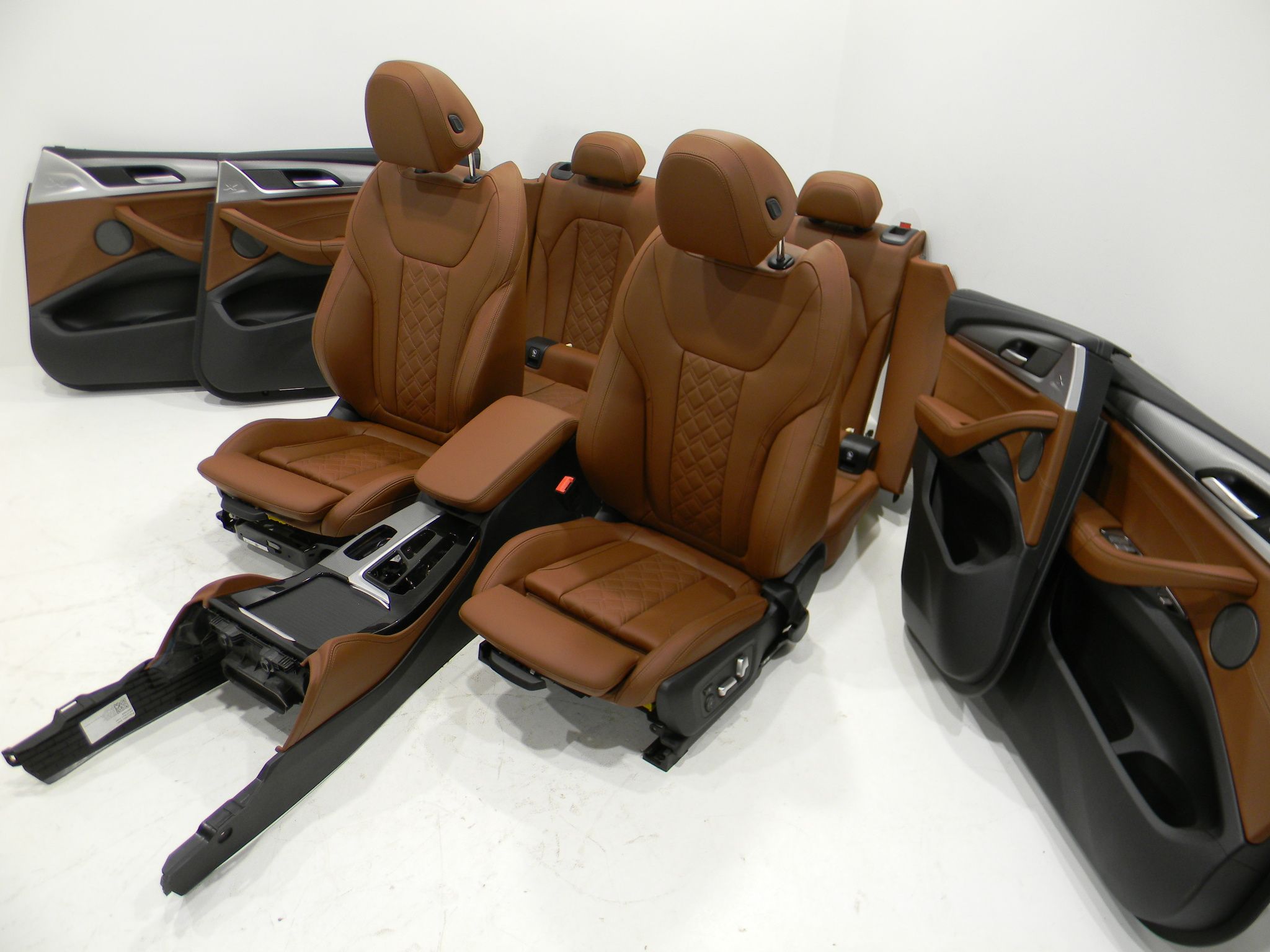 BMW 4 (G22 / G23 / G26)  Seat Set BMW X4 Seat Set OEM LP64213

Part codes: LP6421...