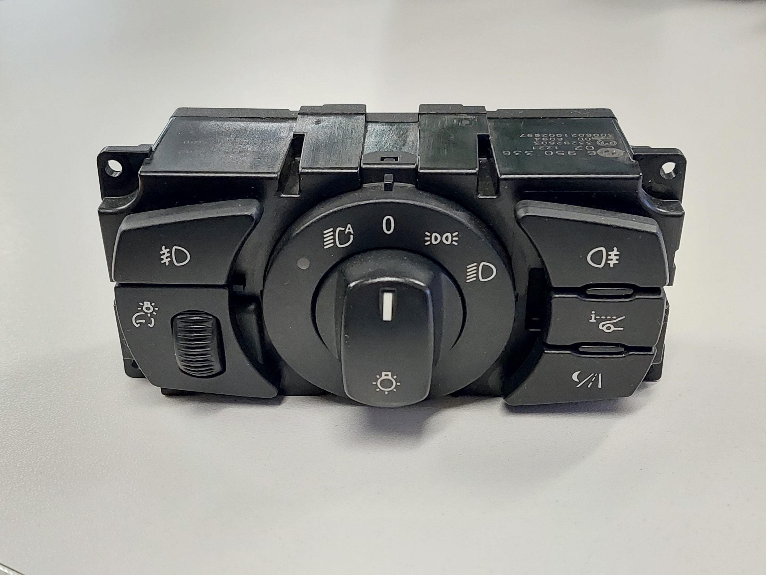 BMW X5 (E70) Light switch BMW X5 Light switch OEM 61319135579

Part codes...