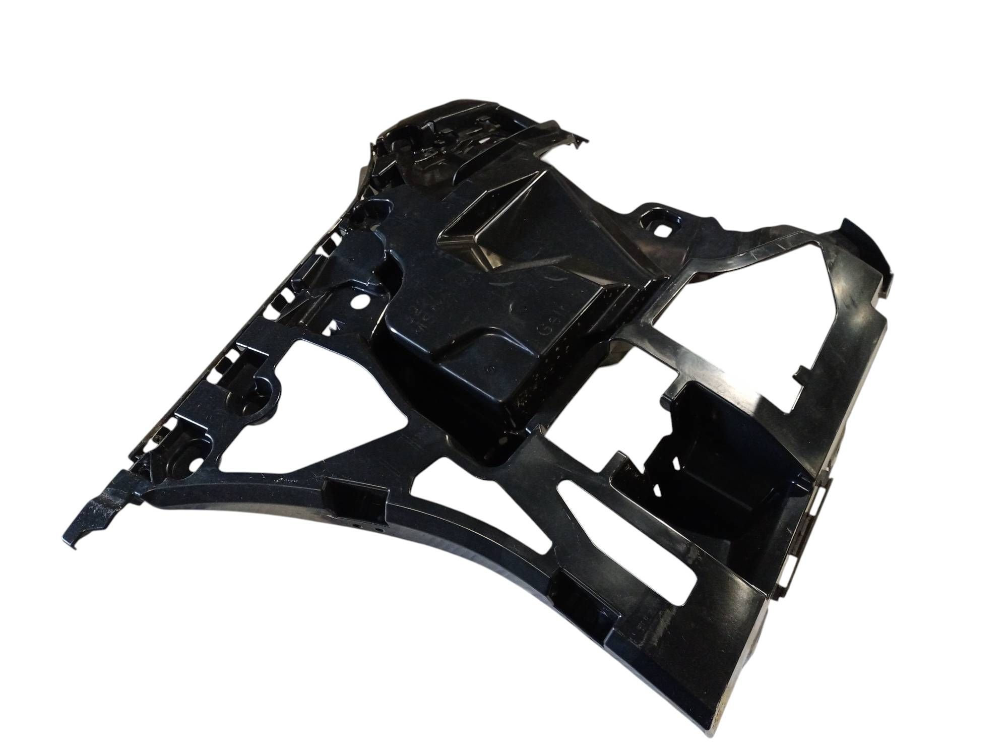 BMW 4 (G22 / G23 / G26)  Rear bumper mounting bracket