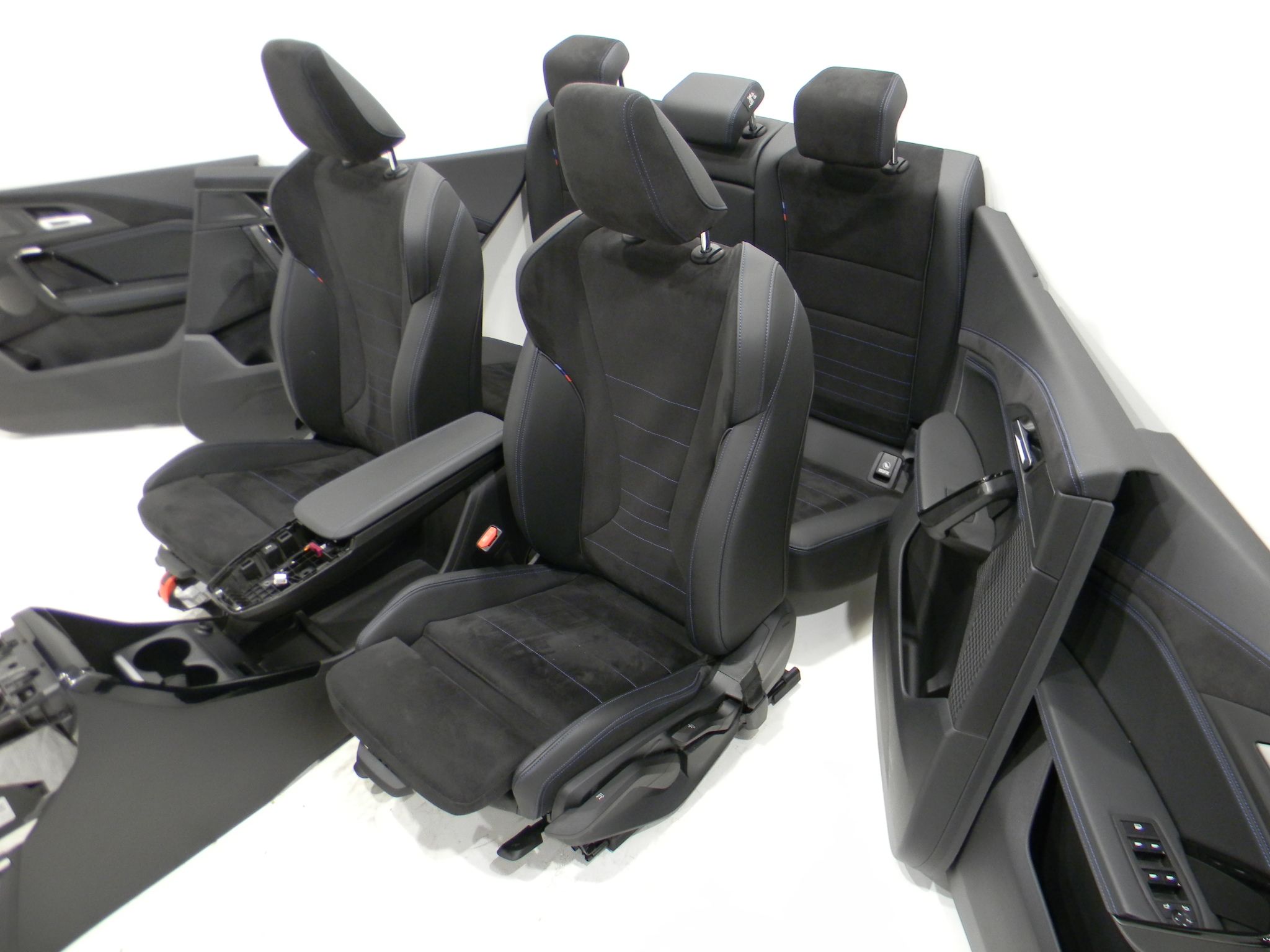 BMW X2 (U10) Seat Set BMW X2 U10 Seat Set OEM 5X81483

Part codes: 5X...