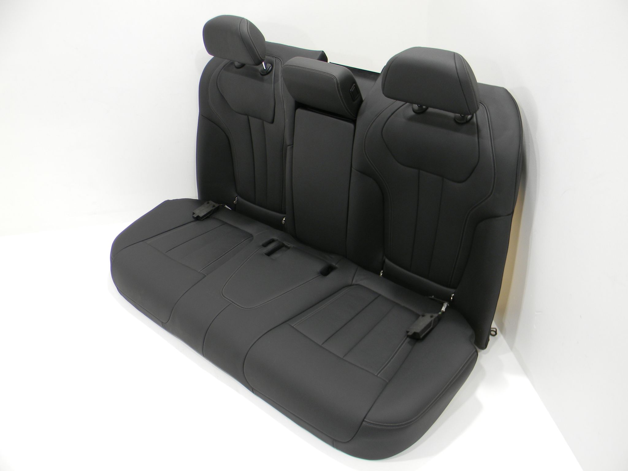 BMW 7 (G11 / G12) Rear seat BMW 7 SERIES Rear Seat

Generation: 7 SERIES (G...
