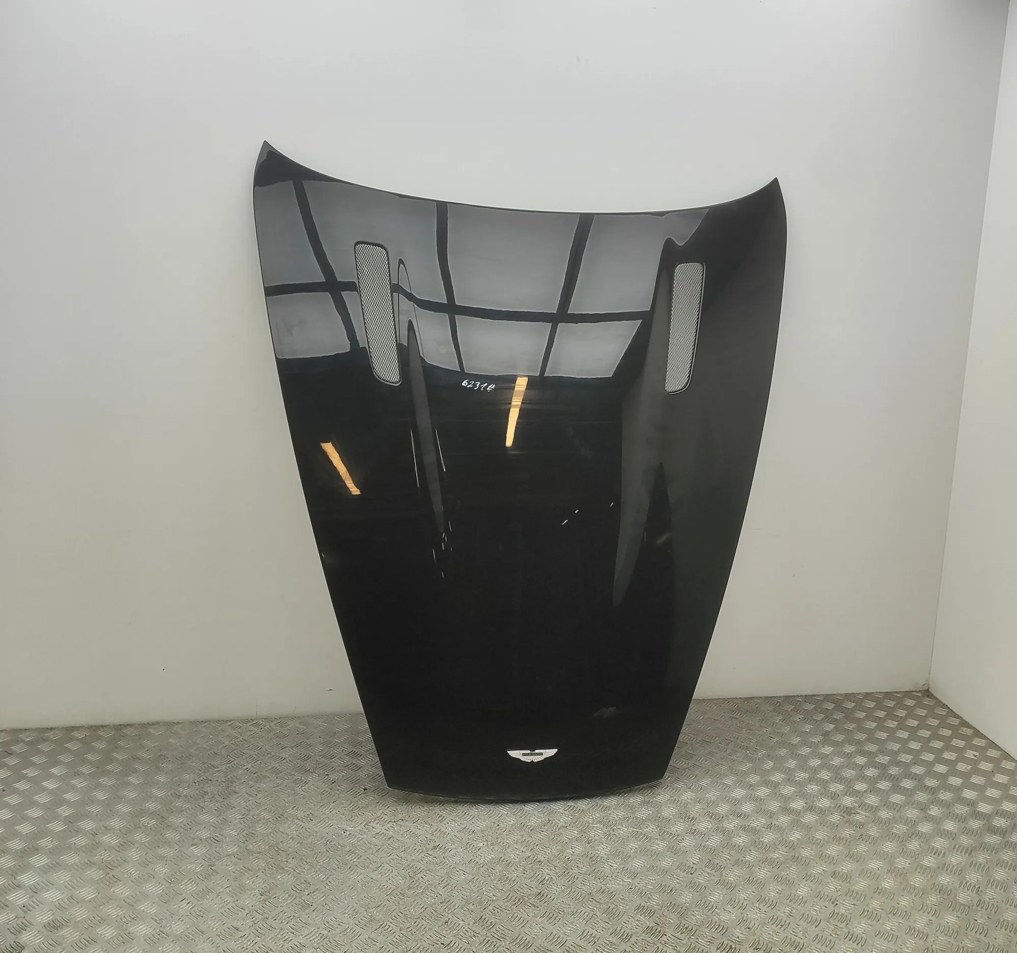 Bonnet Hood Brand/Model: ASTON MARTIN DB9
Year: 2008
Engine...