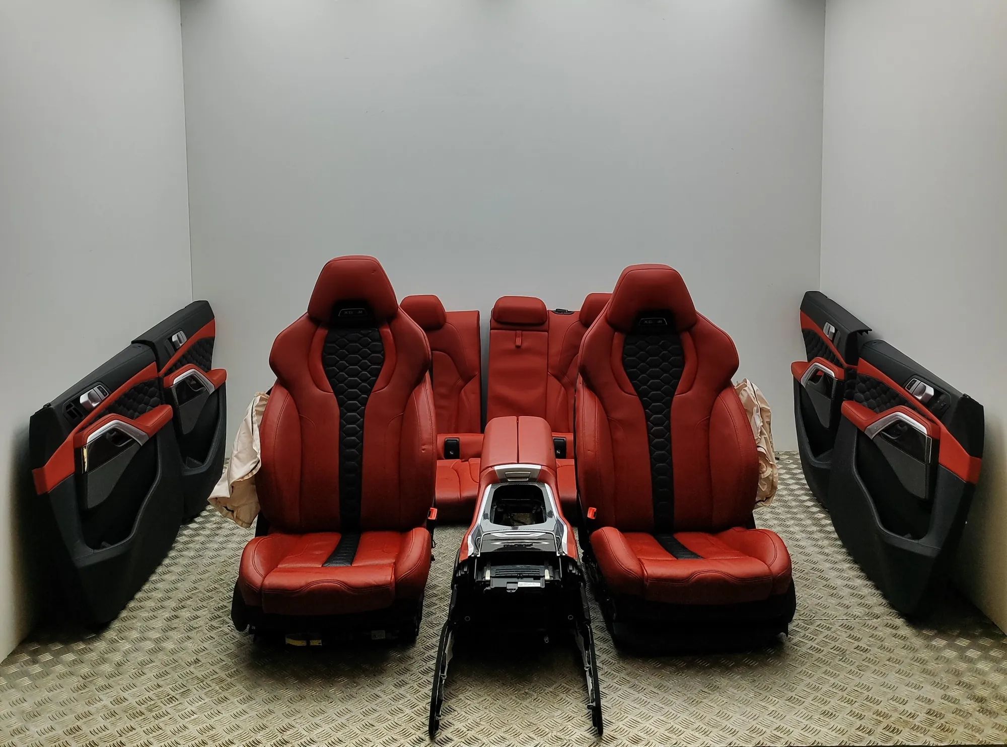 BMW X6 (G06) Interior Seats W/ Door Cards Kit 9502710, 9502731, 9502709 Interior Seats W/ Doo...
