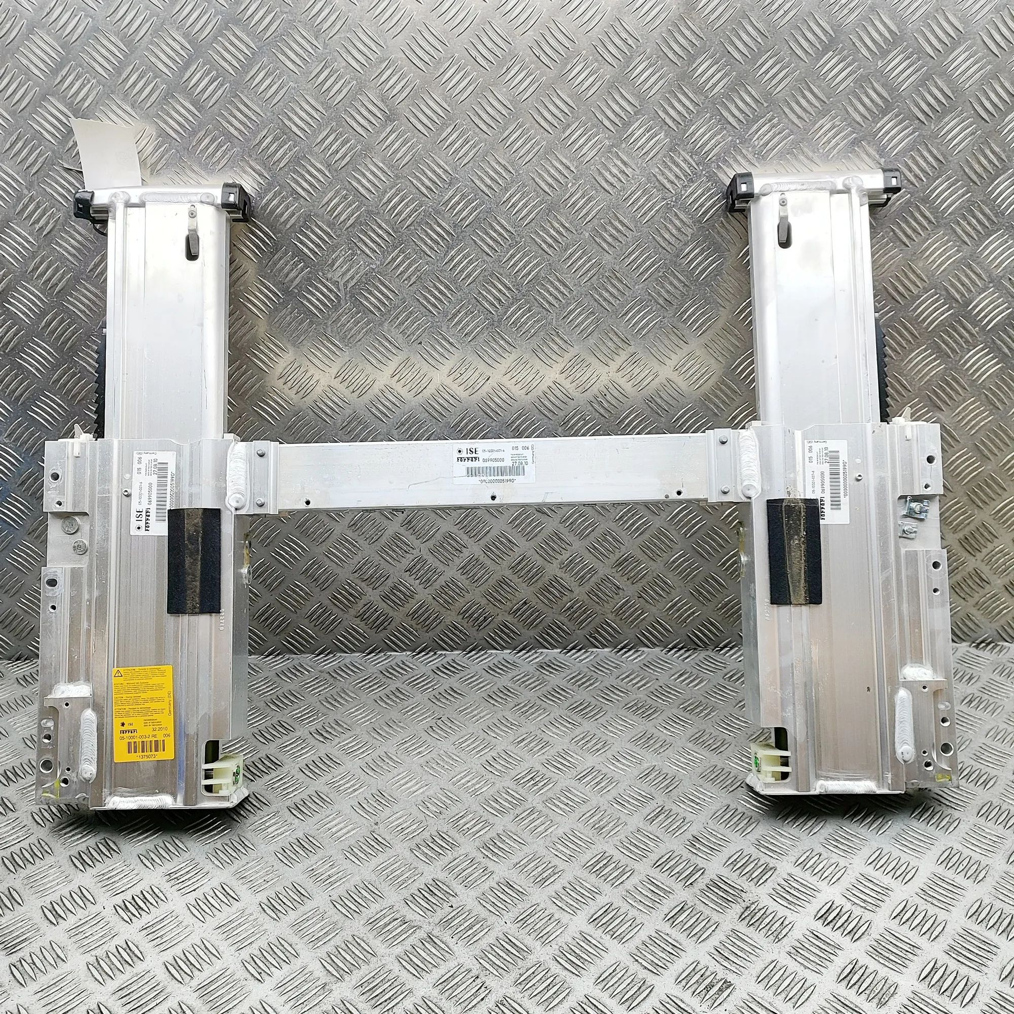 Ferrari California Convertible roof roll over bar 069905000 Convertible roof roll over bar FERRAR...