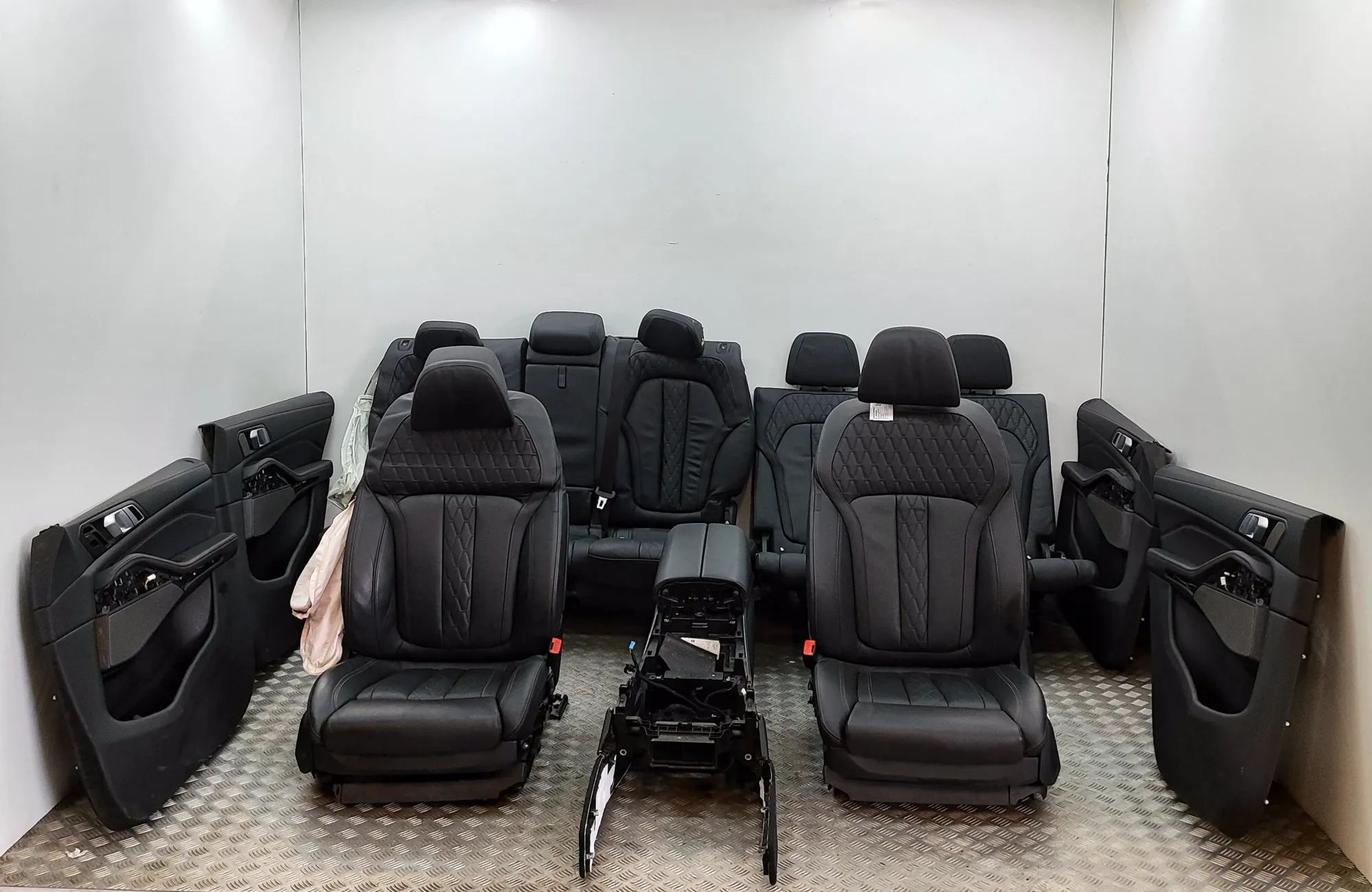 BMW X7 (G07) Interior Seats W/ Door Cards Kit