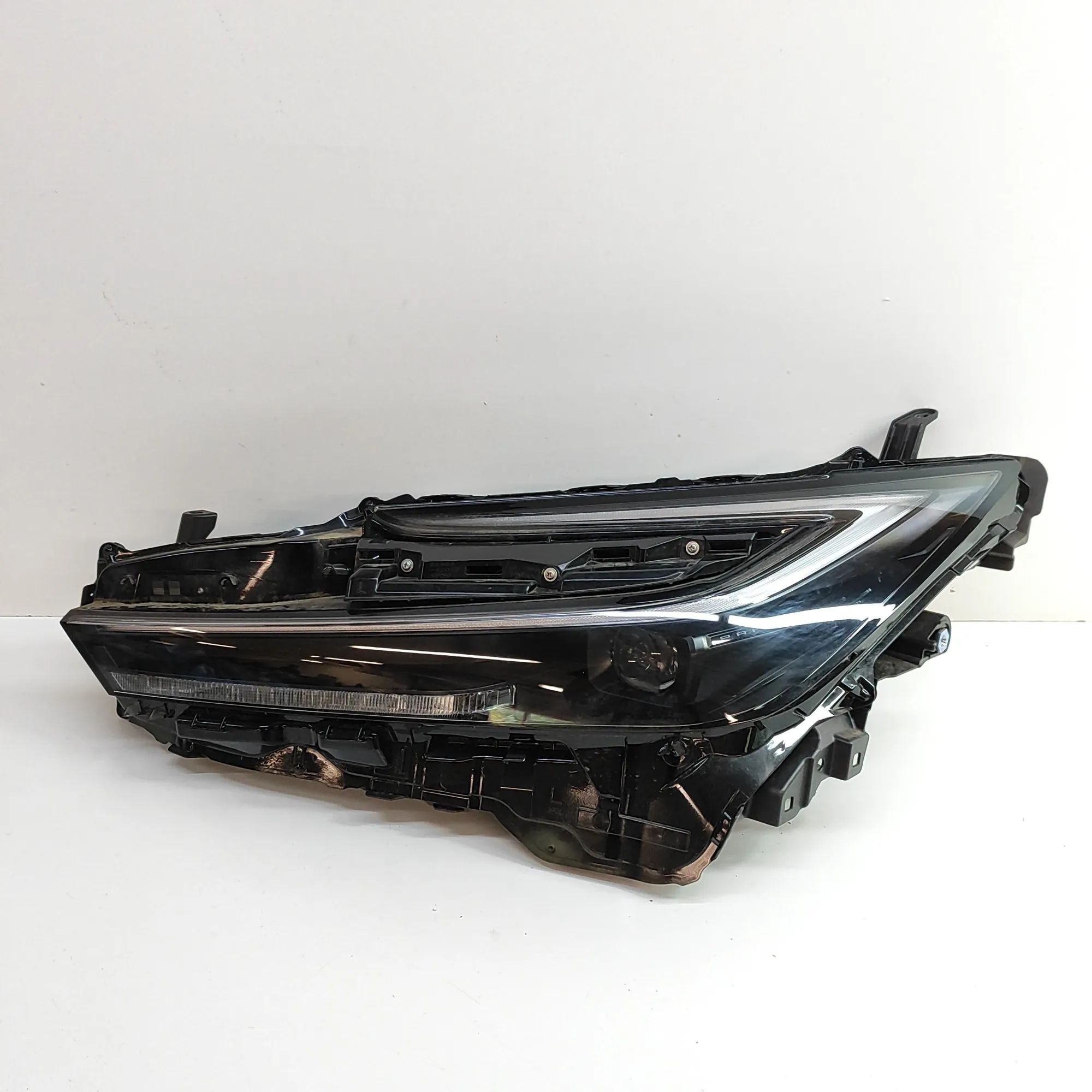 Toyota Prius Front Left Headlight Front Left Headlight — TOYOTA PRIUS (_W6_) (202...