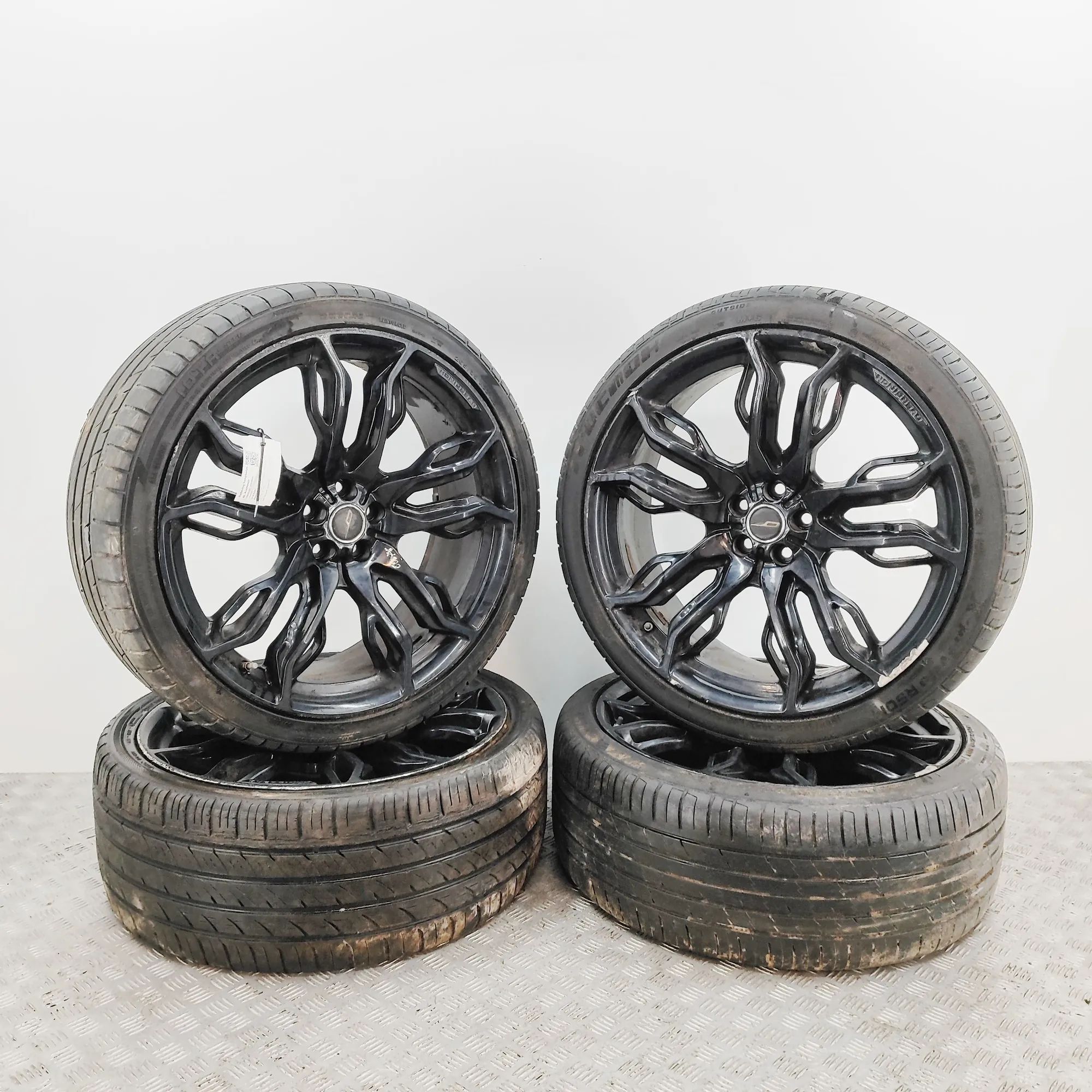 Land Rover Range Rover Evoque Alloy Wheel Set OVERFINCH Alloy Wheel Set LAND ROVER RANGE ROVE...