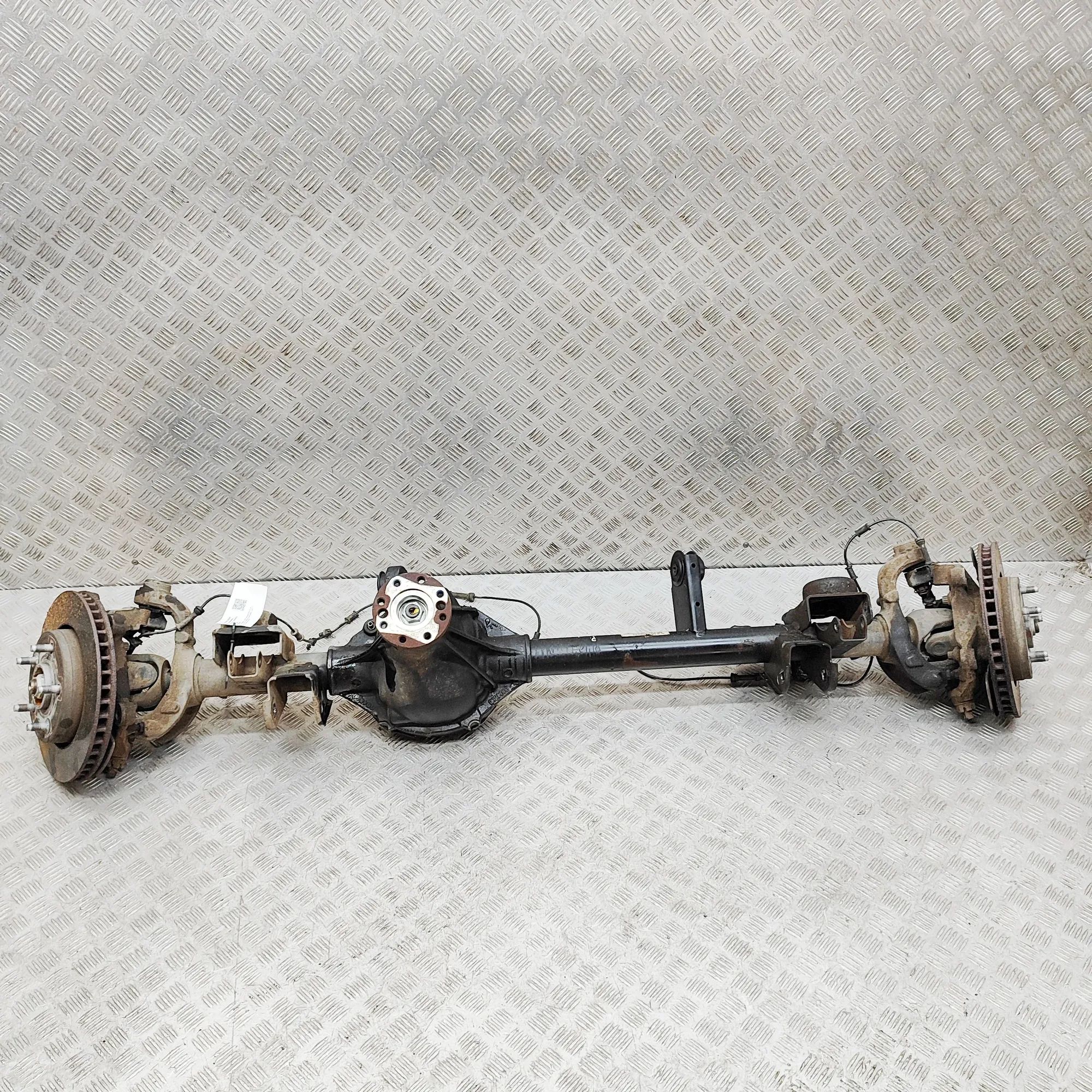 Jeep Wrangler (JK) Front Axle 52060138AA, 68081623AE Front Axle JEEP WRANGLER...