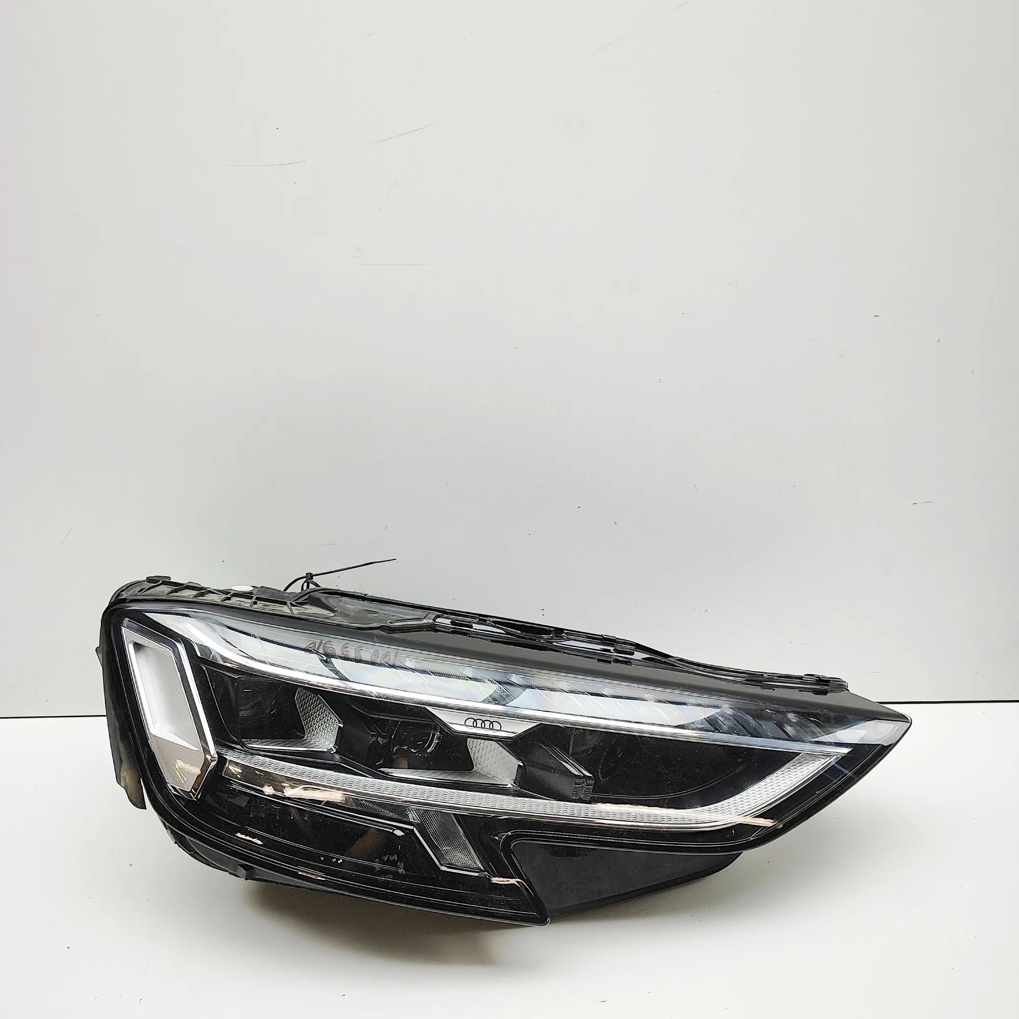 Audi A8 (D5) Front Right Headlight 4N0941080B Front Right Headlight AUDI A8 (4N2, ...