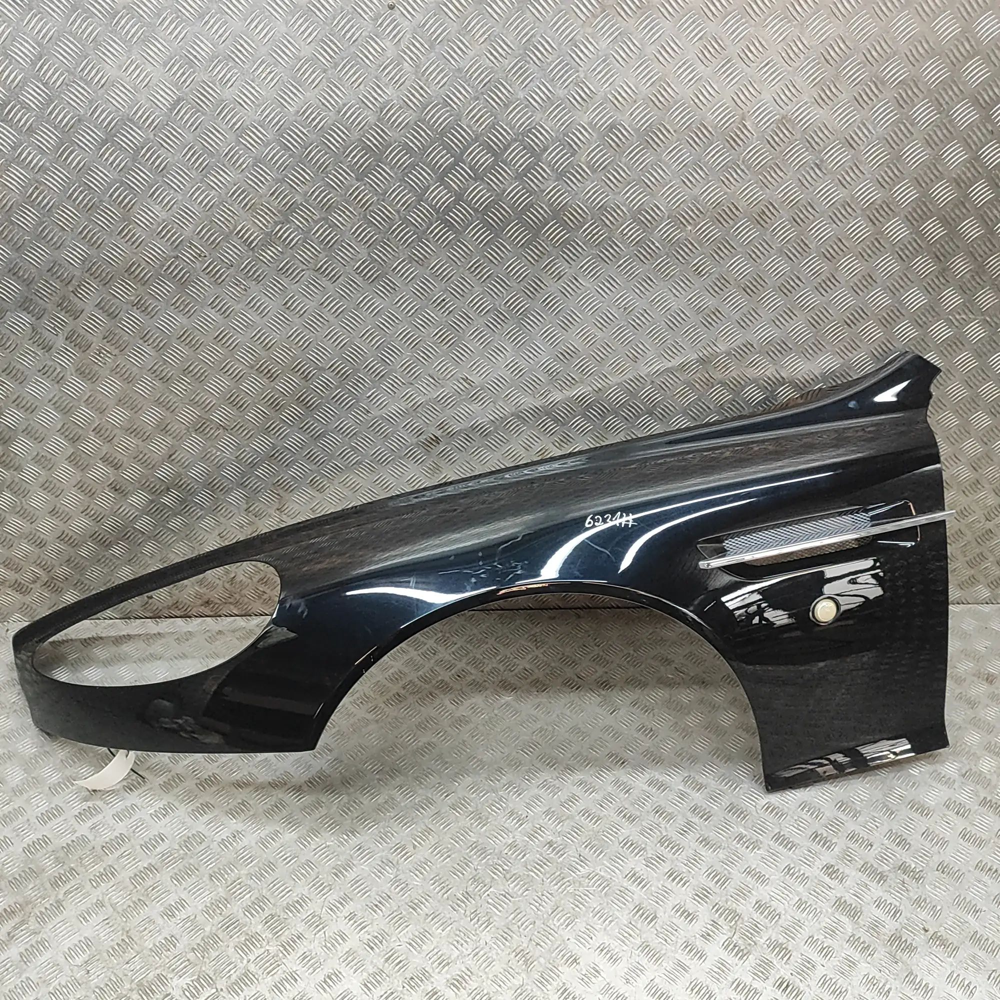 Front Left Fender Brand/Model: ASTON MARTIN DB9
Year: 2008
Engine...