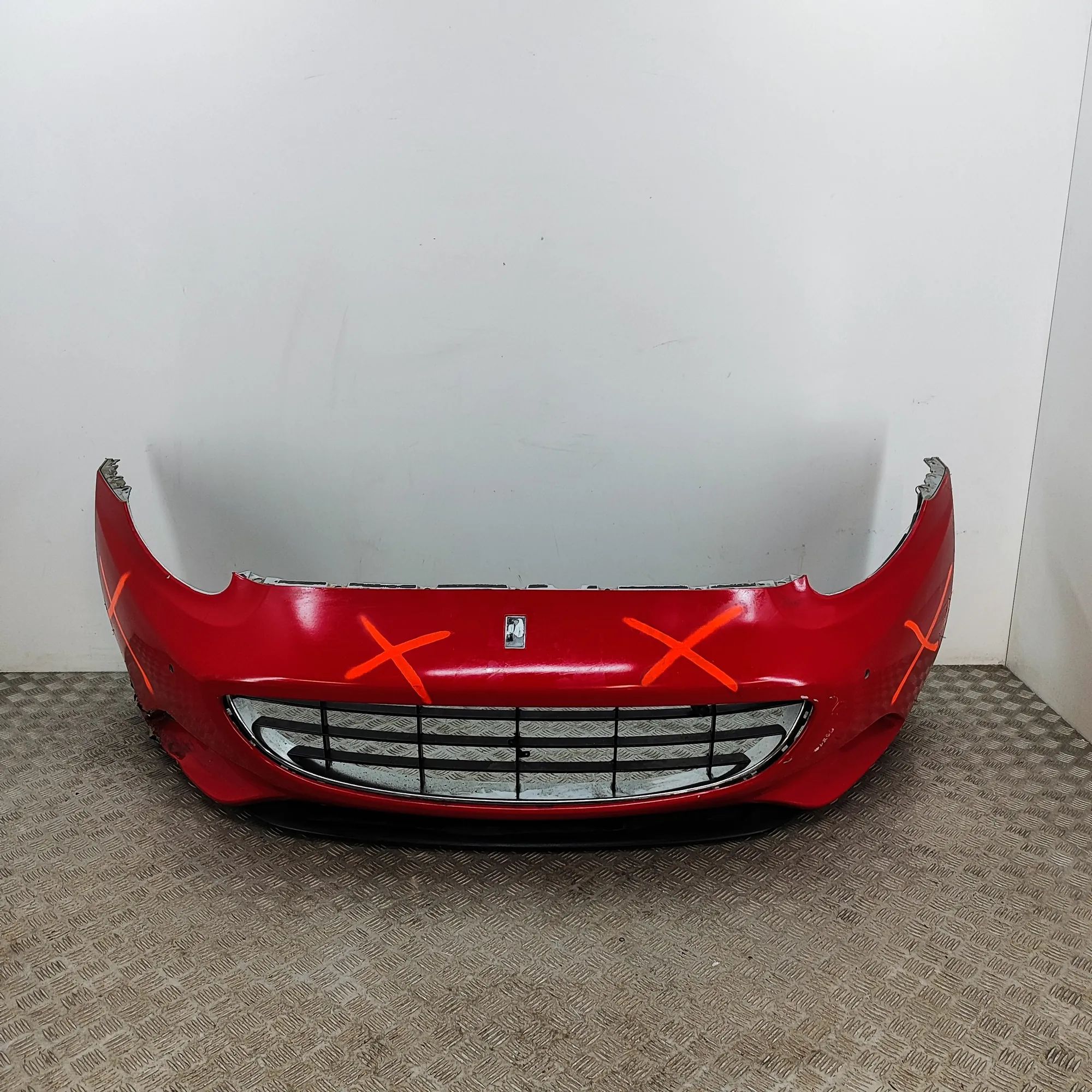 Ferrari California front bumper 81961810, 069879500 Front Bumper FERRARI CALIFO...