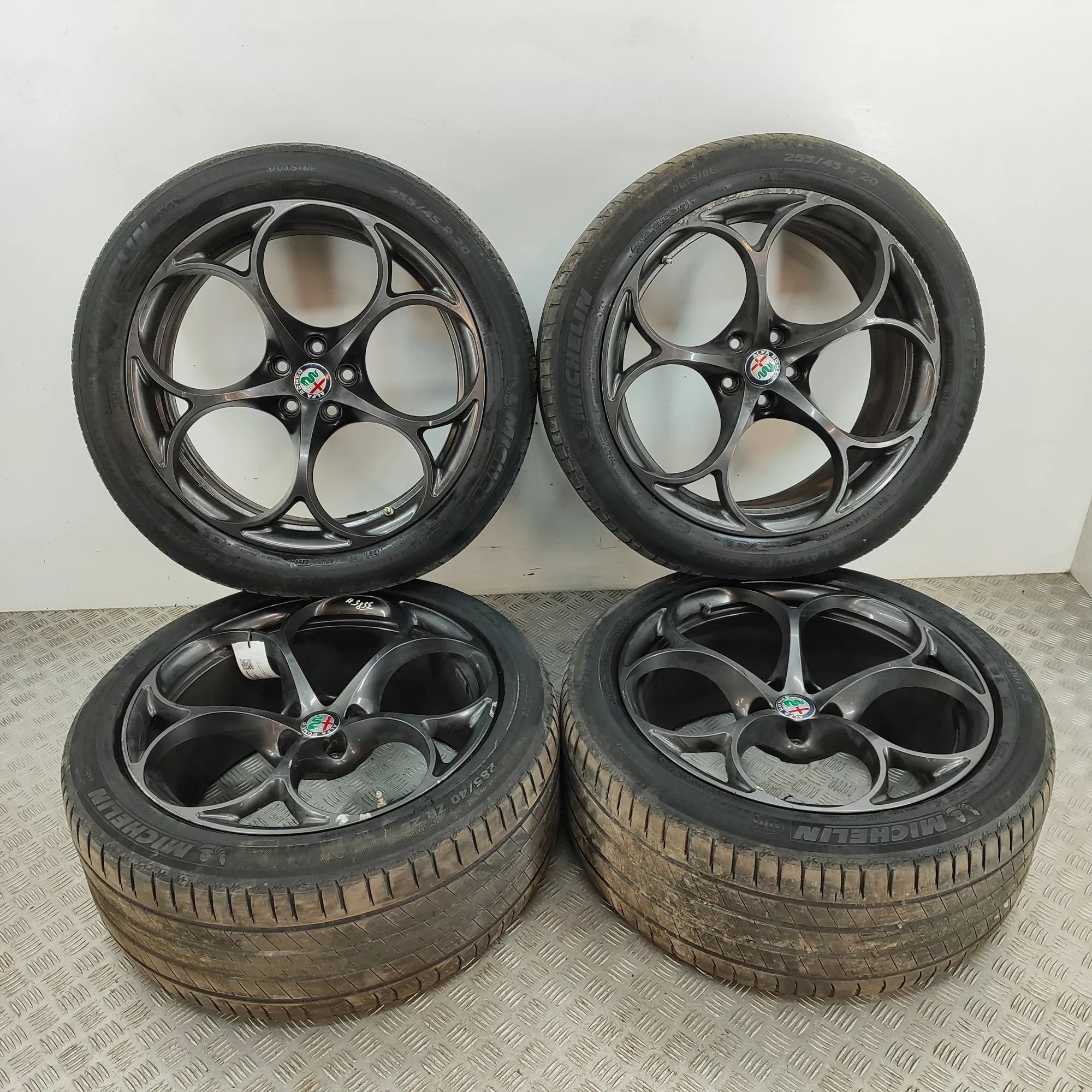 Alfa-Romeo Stelvio Alloy Wheel Set 156121086, 156121066 Alloy Wheel Set ALFA ROMEO...