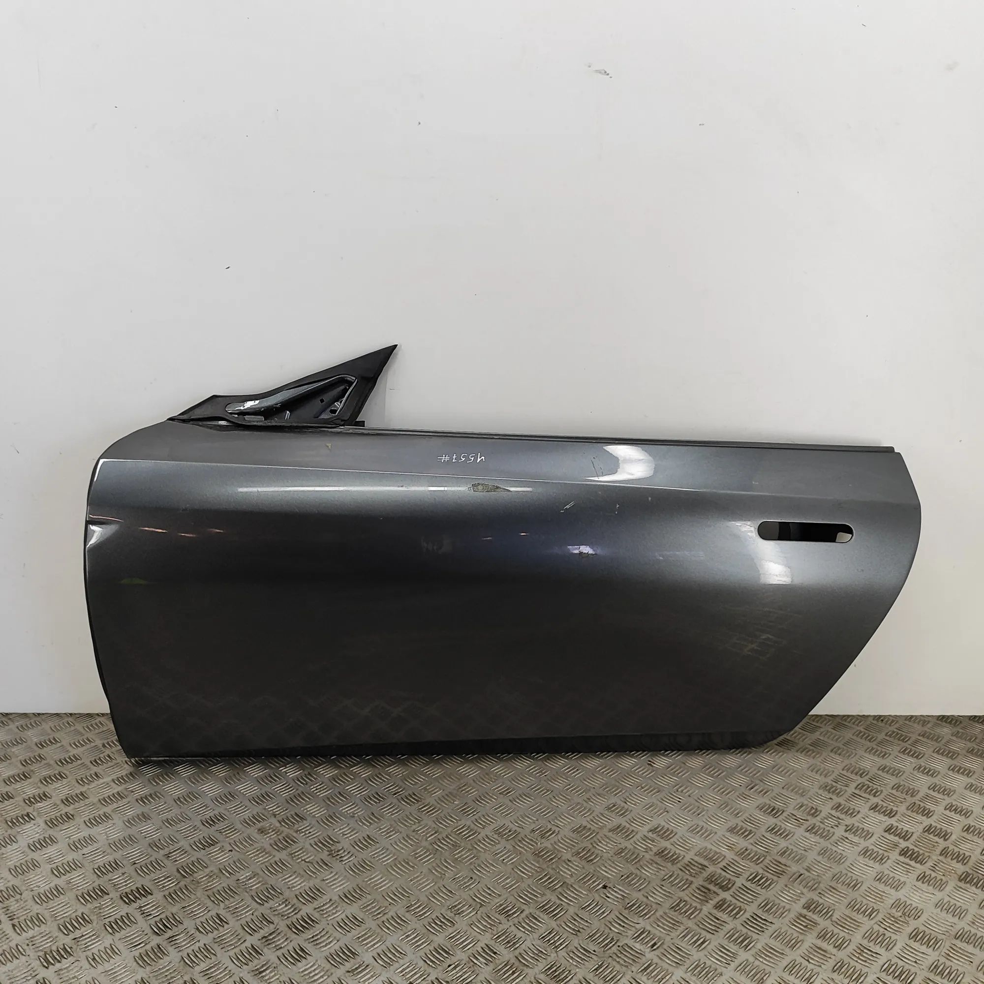 Door — front left Brand/Model: ASTON MARTIN DB11
Year: 2022
Engin...