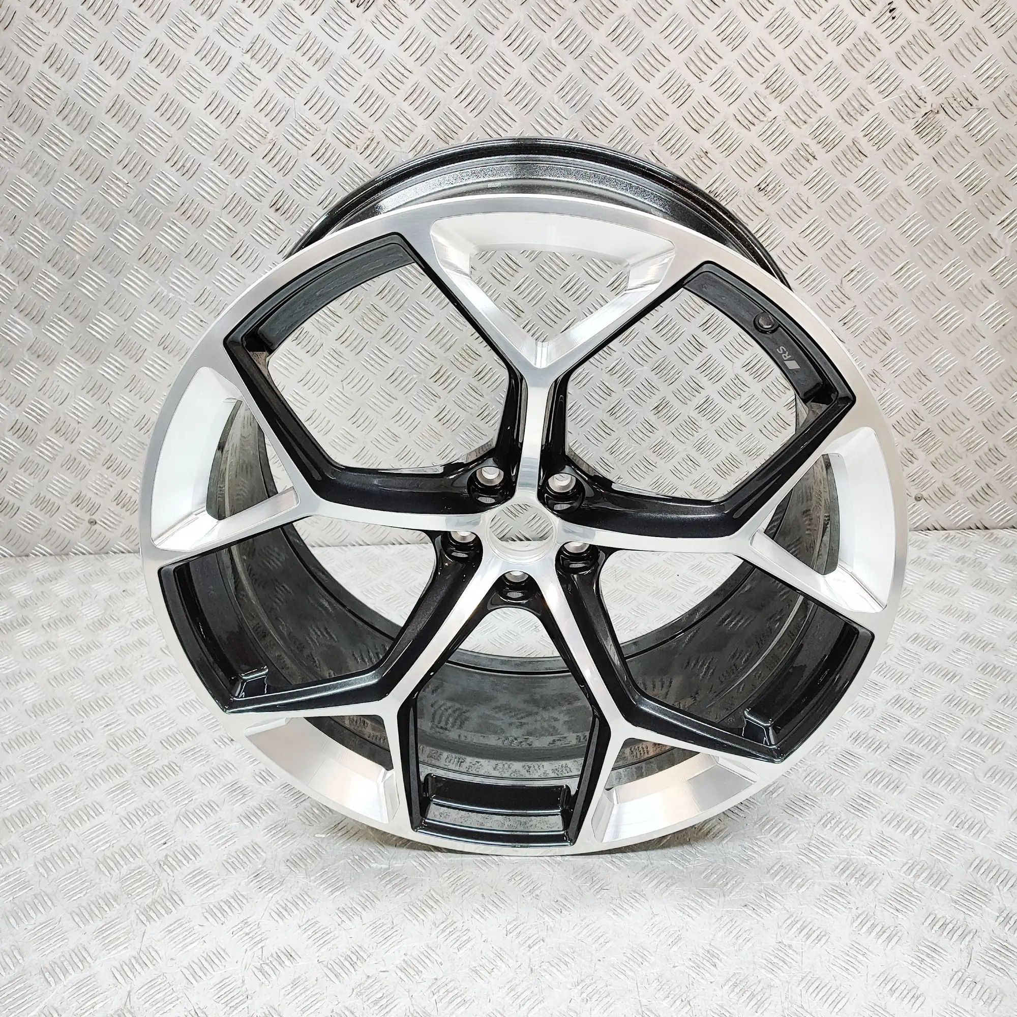 Audi Q8 Alloy Wheel Alloy wheel — AUDI Q8 (4MN) (2018-...) — 4M8601...