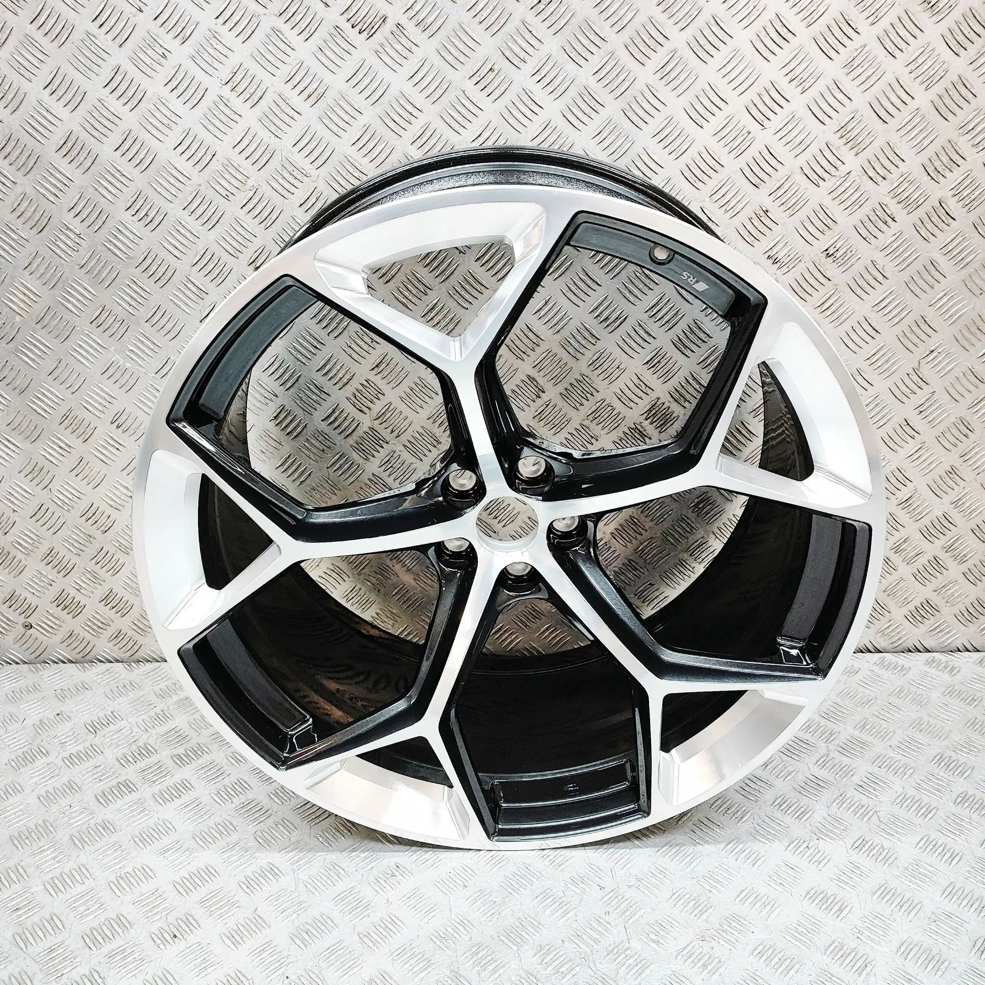 Audi Q8 Alloy Wheel Alloy wheel — AUDI Q8 (4MN) (2018-...) — 4M8601...