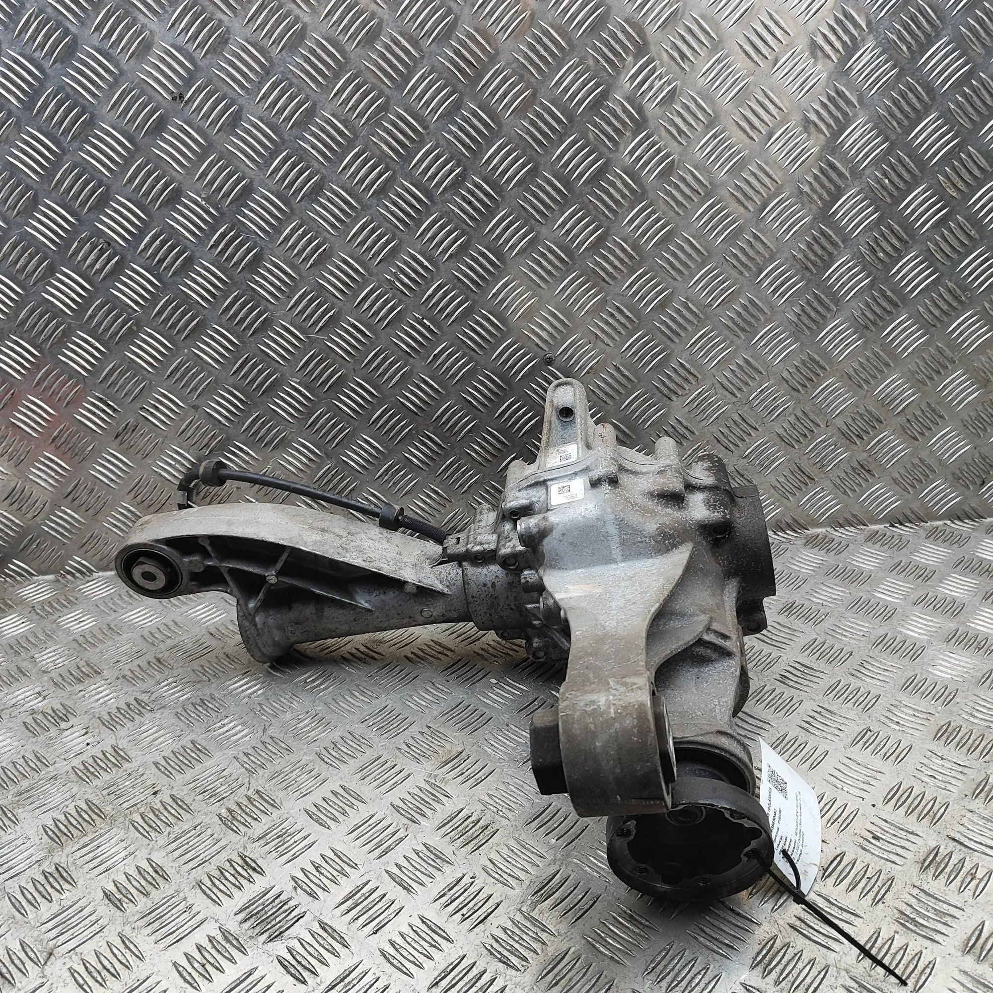 Mercedes-Benz GLE (W167) etutasauspyörästö 4460060795, A1673305100 Front Differential MERC...