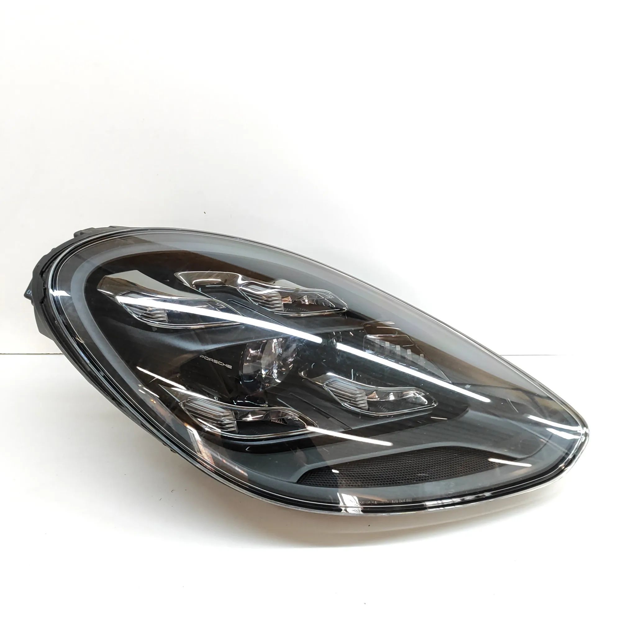 Porsche Panamera Front Right Headlight 4M0907397AA, 7PP941592A, 971941036J Front Right...