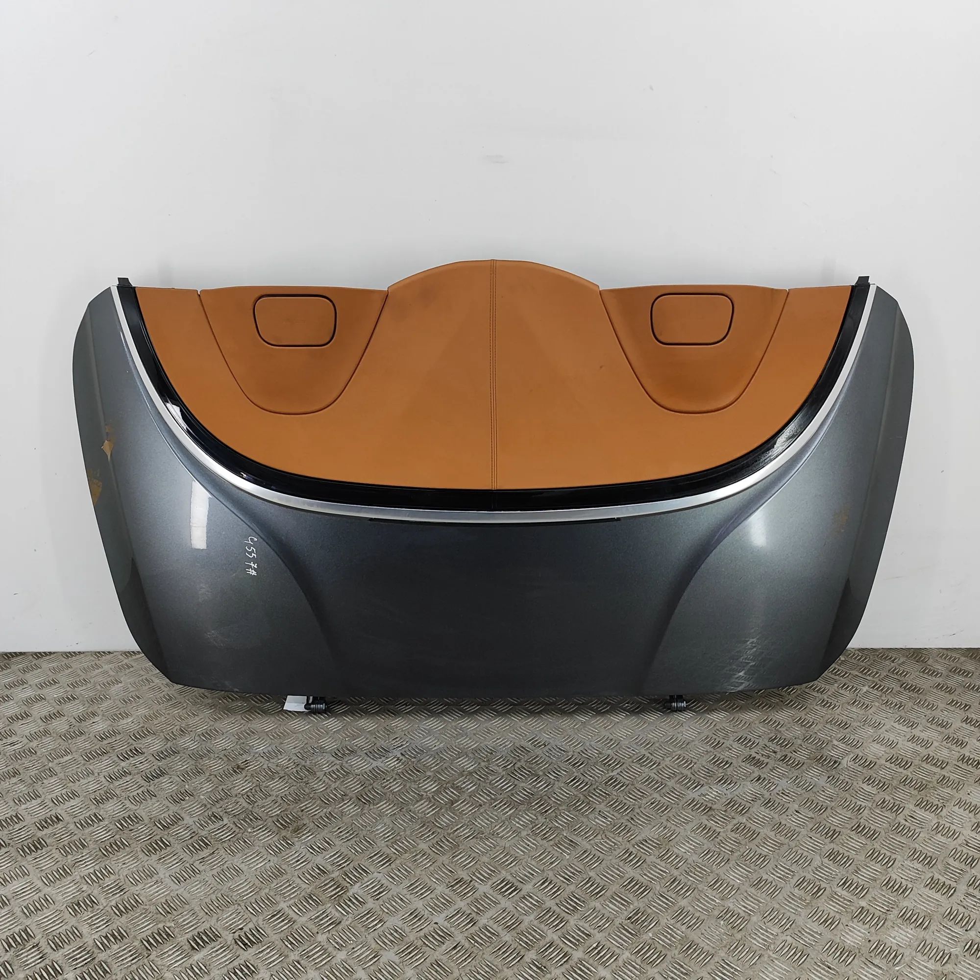 Tailgate / boot lid Brand/Model: ASTON MARTIN DB11
Year: 2022
Engin...