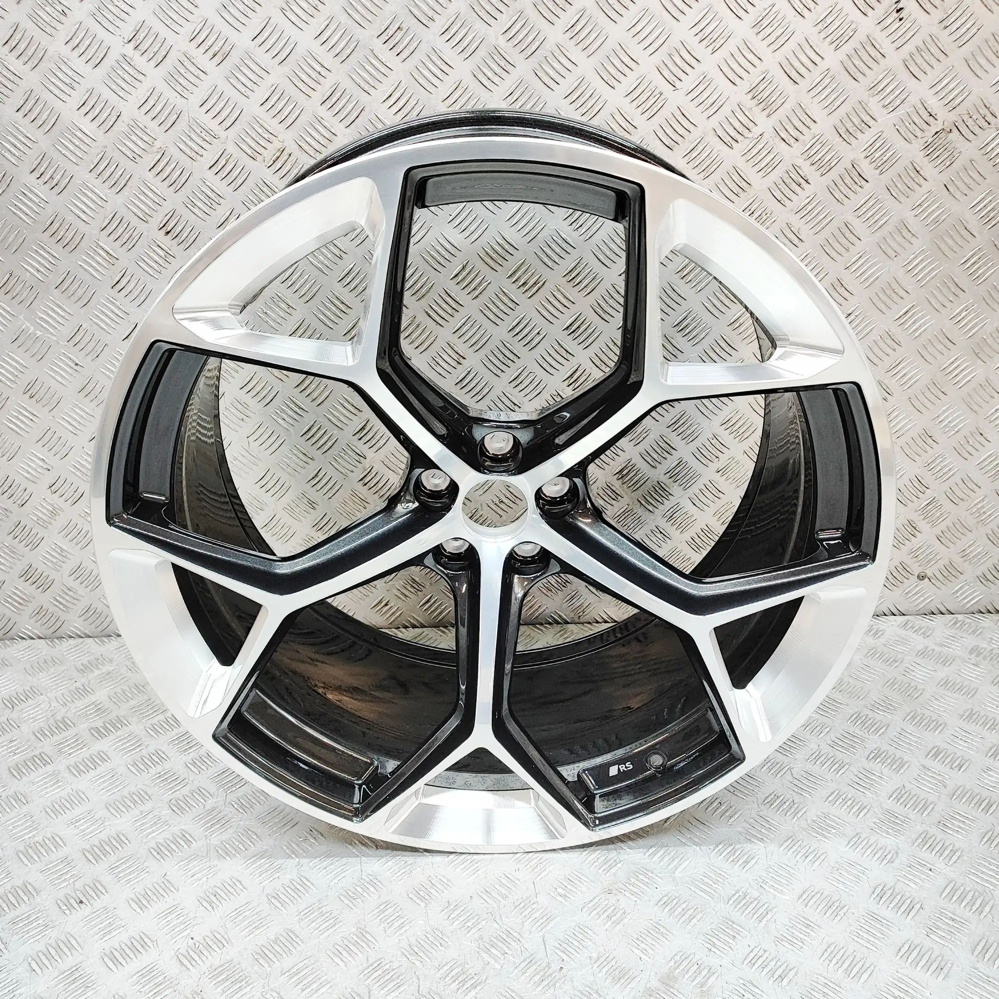Audi Q8 Alloy Wheel Alloy wheel — AUDI Q8 (4MN) (2018-...) — 4M8601...