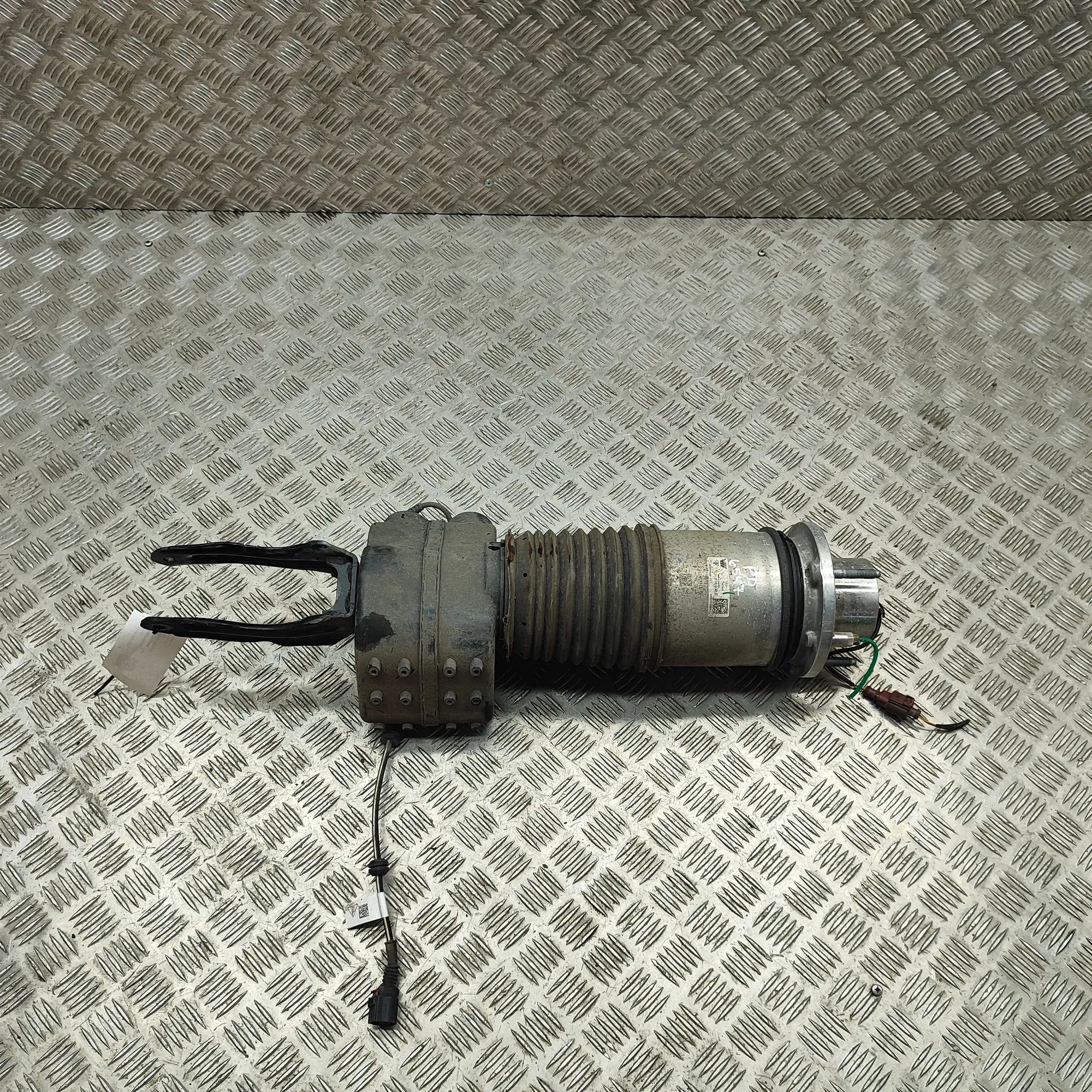 Audi e-tron GT (FW) Front Right Air Shock Absorber 9J1616038E Front Right Air Shock Absorber AUDI ...