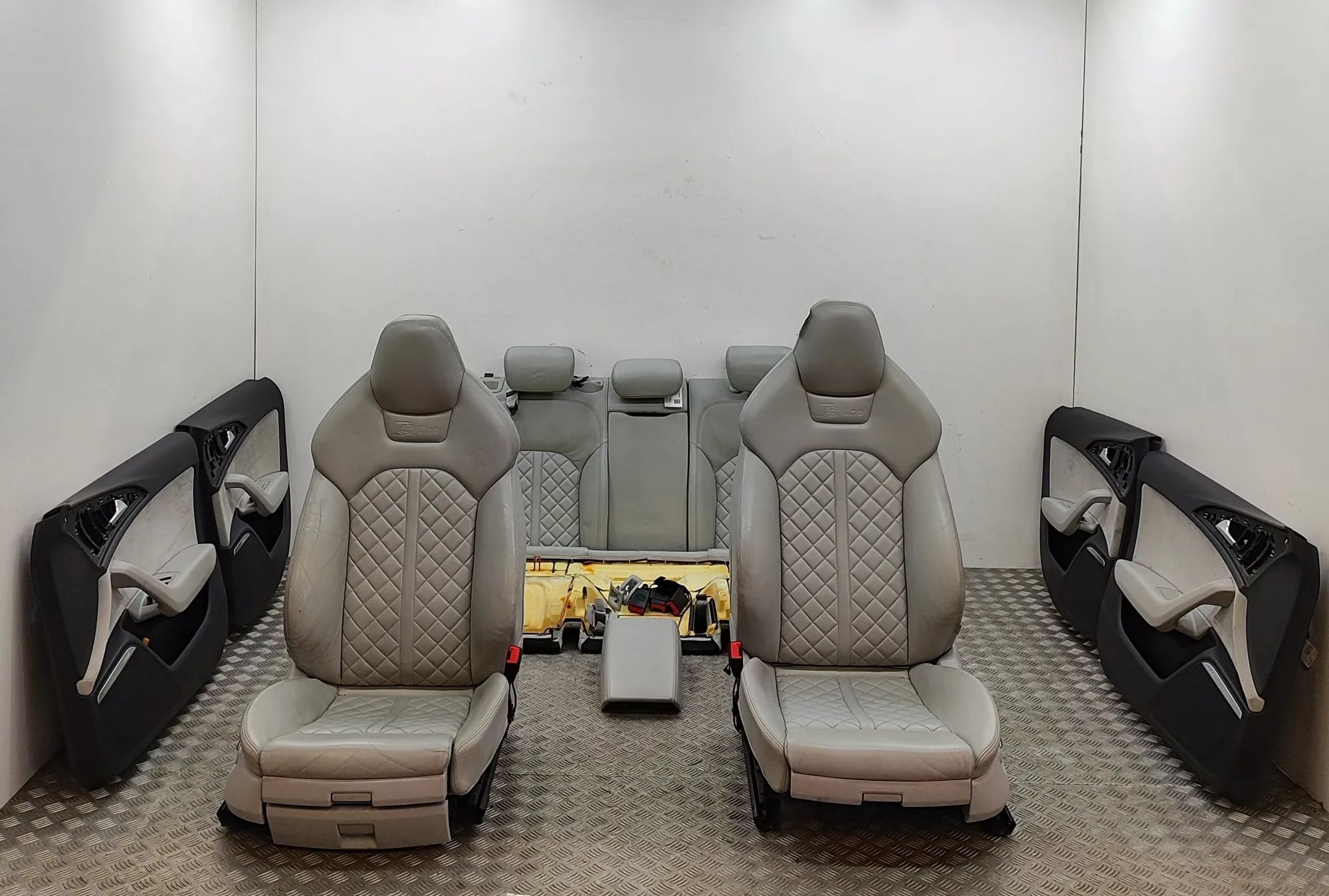Audi A6 (C7) Interior Seats W/ Door Cards Kit 4G0885703, 4G0885375B Interior Seats W/ Door Ca...