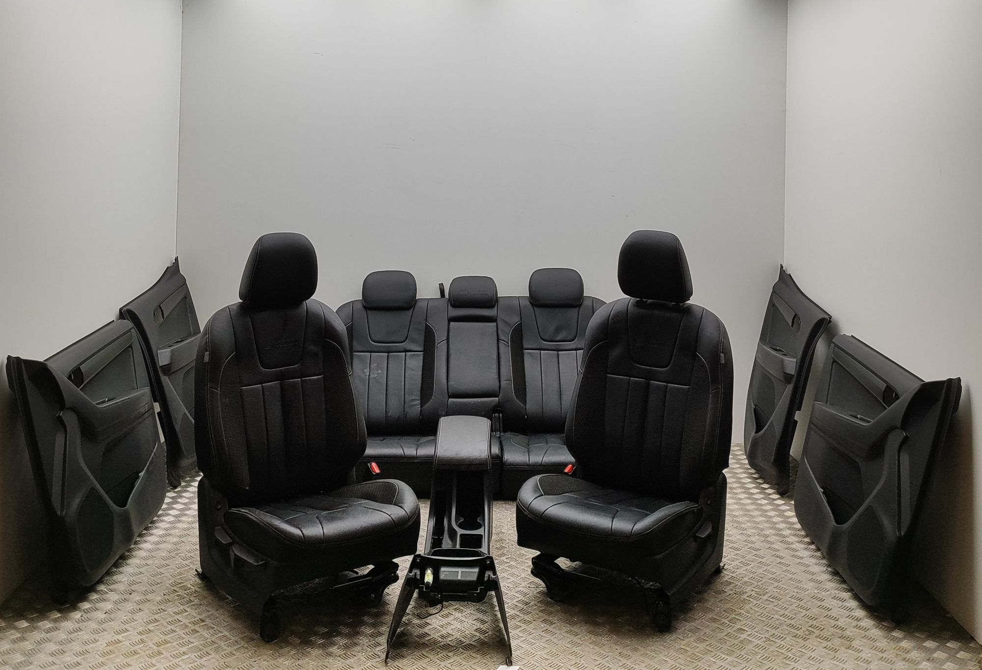 Isuzu D-Max Interior Seats W/ Door Cards Kit 8-97465-589-0, 8974655890, 8974655840, 89746632...