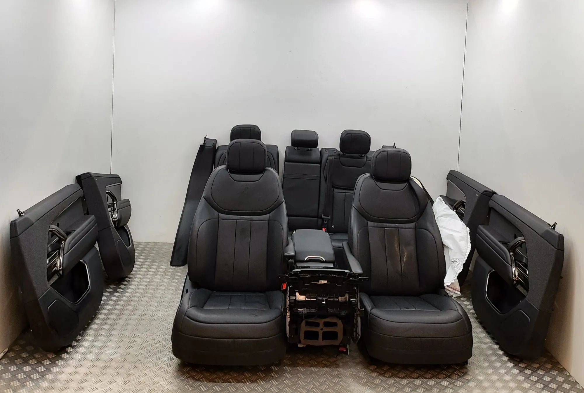 Land Rover Range Rover Sport (L461) Interior Seats W/ Door Cards Kit M8E2-600C98-BE, M8E2-613A10-AP, M8E2-613A11-AP,...