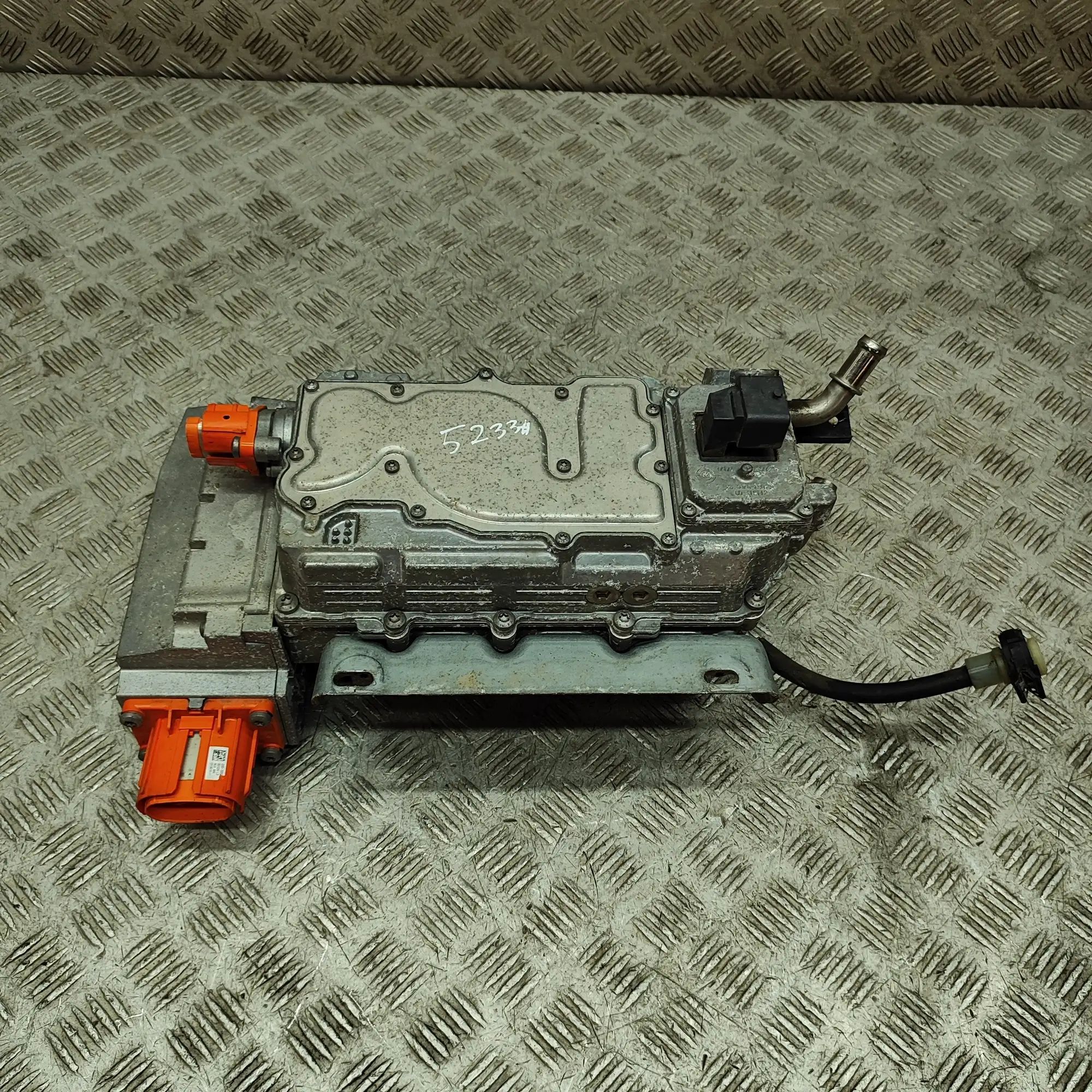 Renault Zoe Voolukonverter 12v-230v H8201148071, 291A55635R, 291A55627R Inverter RE...