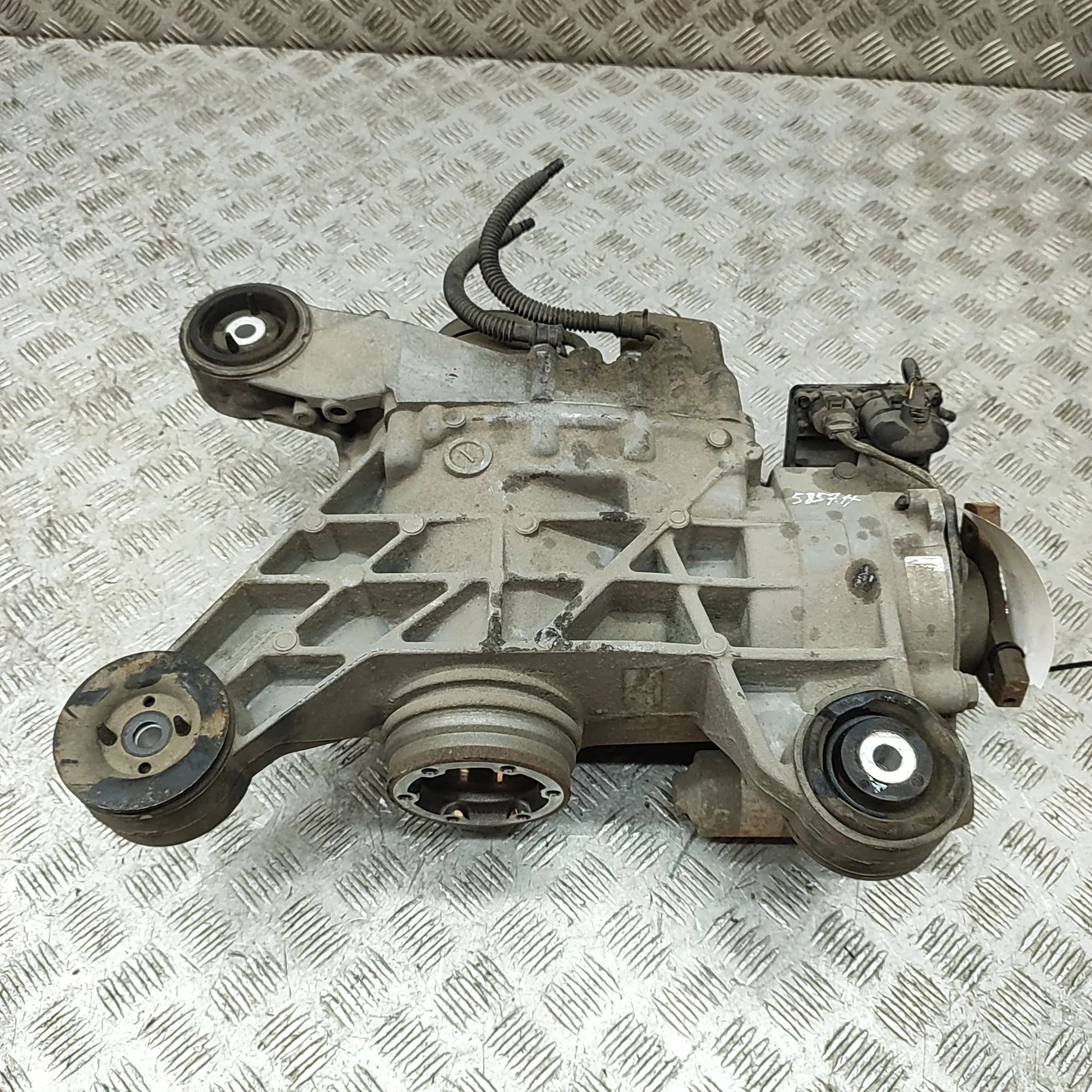 Audi A3 (8V) takatasauspyörästö 0CQ525554C, 0CQ907554J, 0CQ525230, 0CQ525010G R...