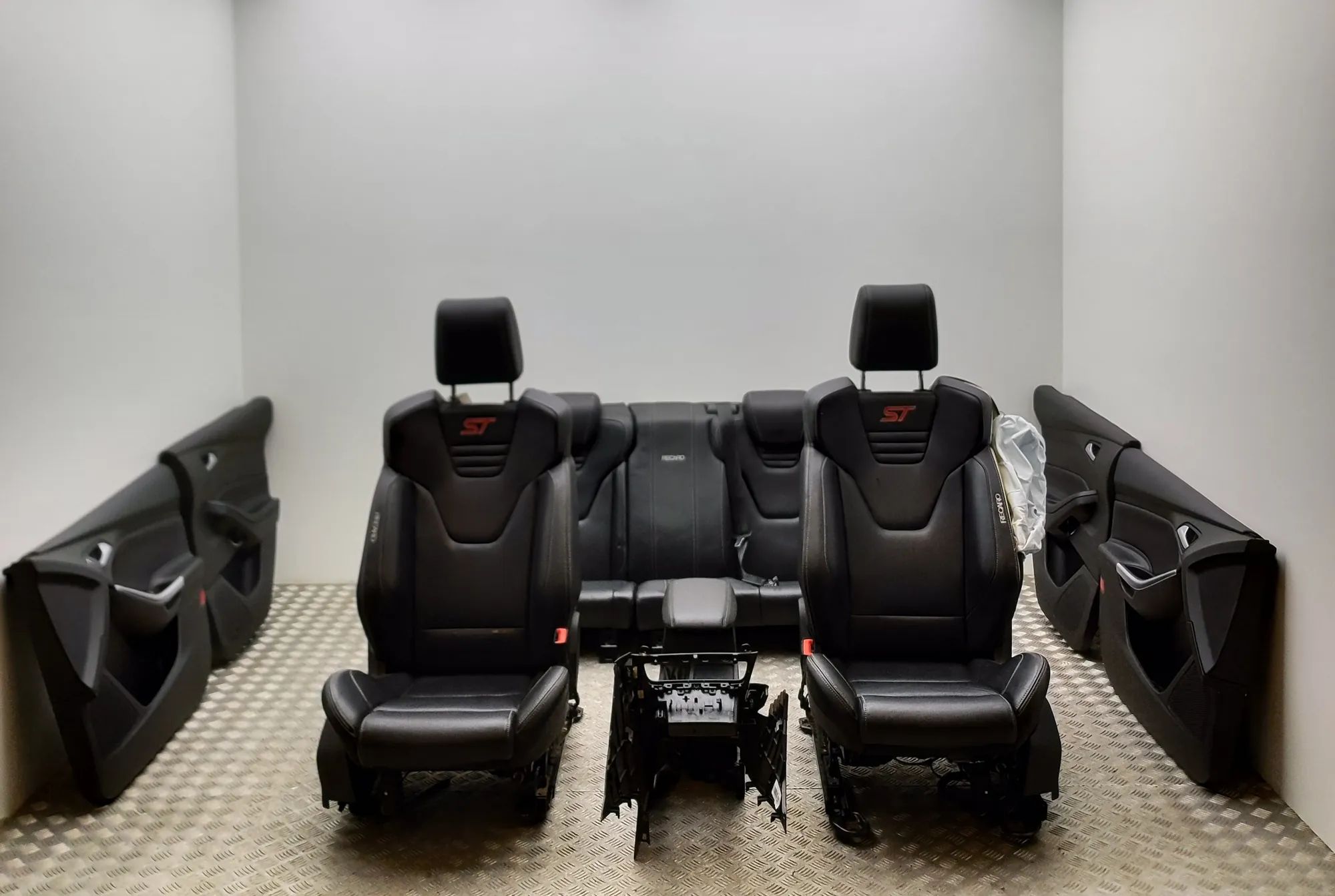 Ford Focus Interior Seats W/ Door Cards Kit BM51-A27407-A, BM51-A27406-A, BM51-A23942-A, BM...