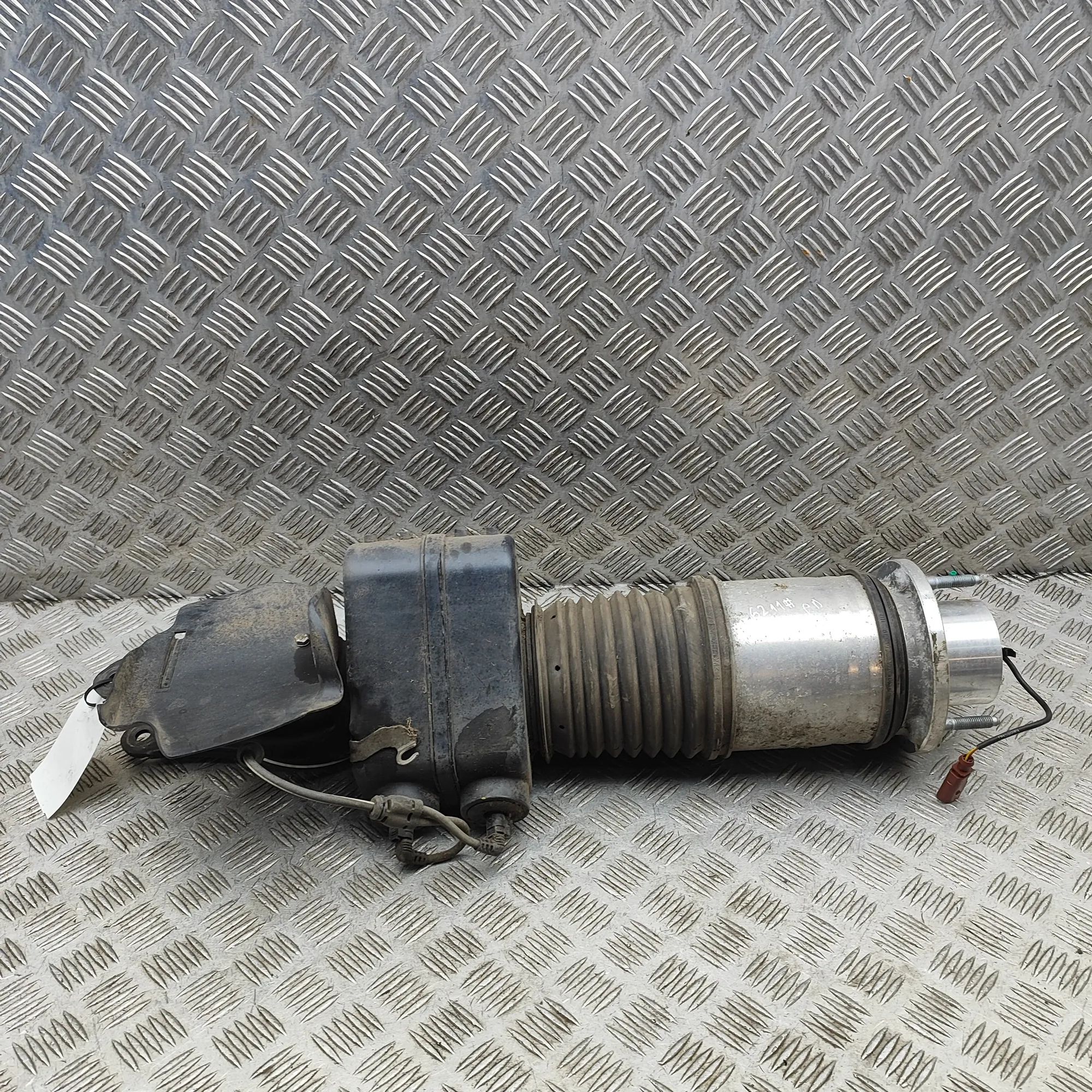 Porsche Taycan Front Right Air Shock Absorber 9J1616038E Front Right Air Shock Absorber PORSC...
