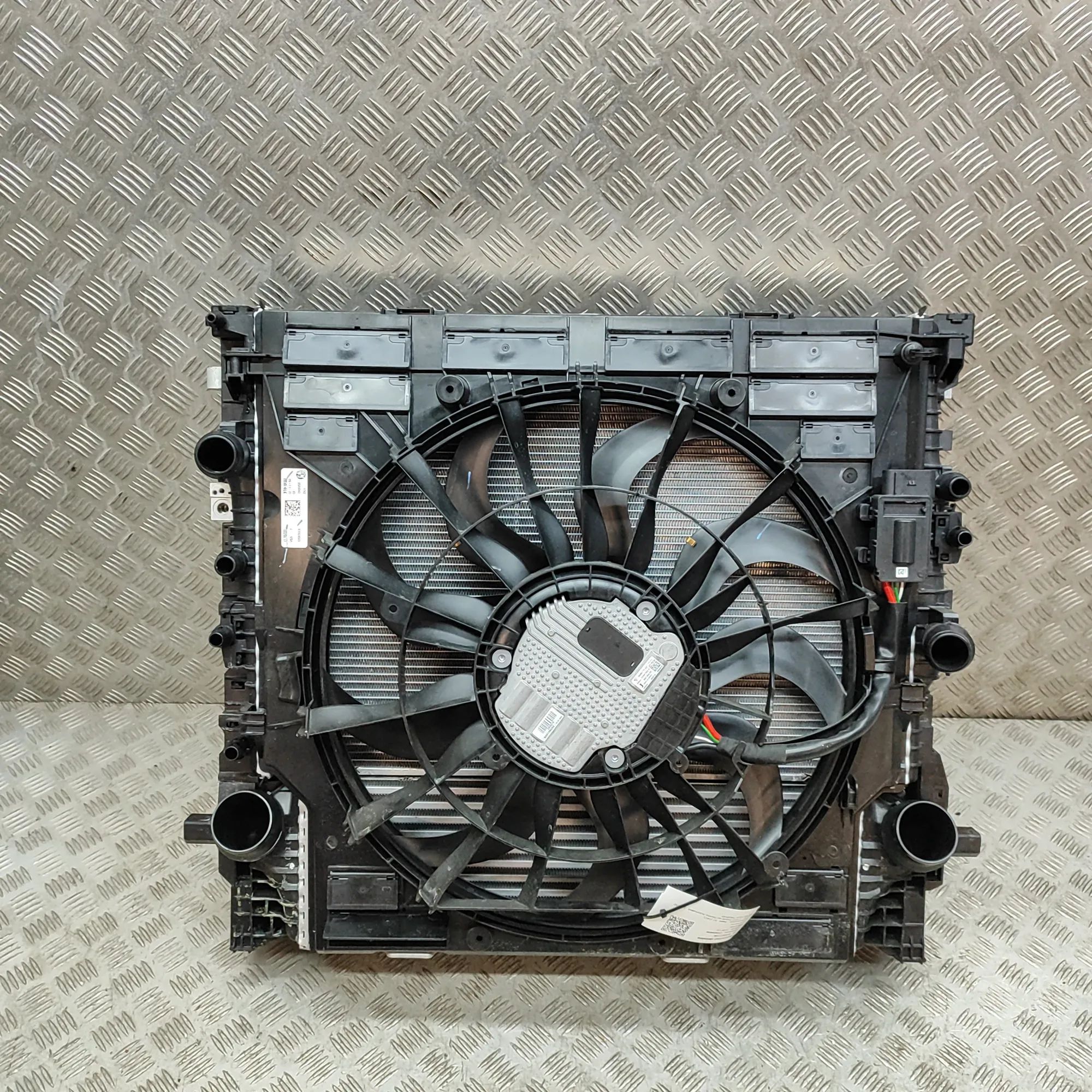 BMW X7 (G07) Cooling Radiator Pack Cooling Radiator Pack — BMW X7 (G07) (2019-...)...