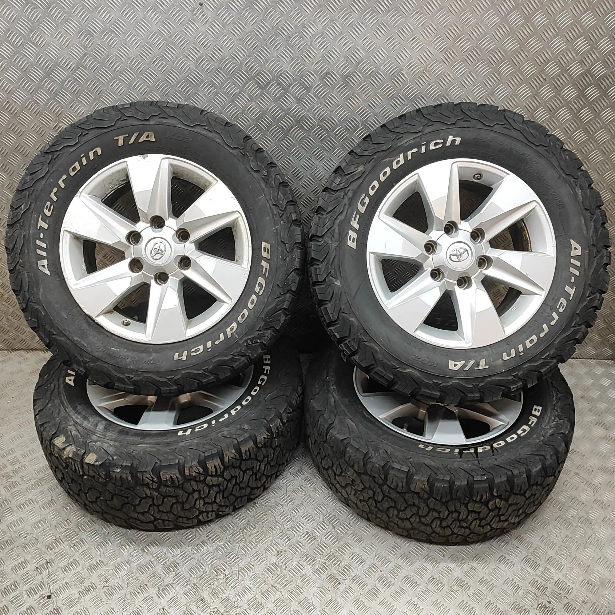 Toyota Land Cruiser 150 Alloy Wheel Set 42611-60D60 Alloy Wheel Set TOYOTA LAND CRUISER...