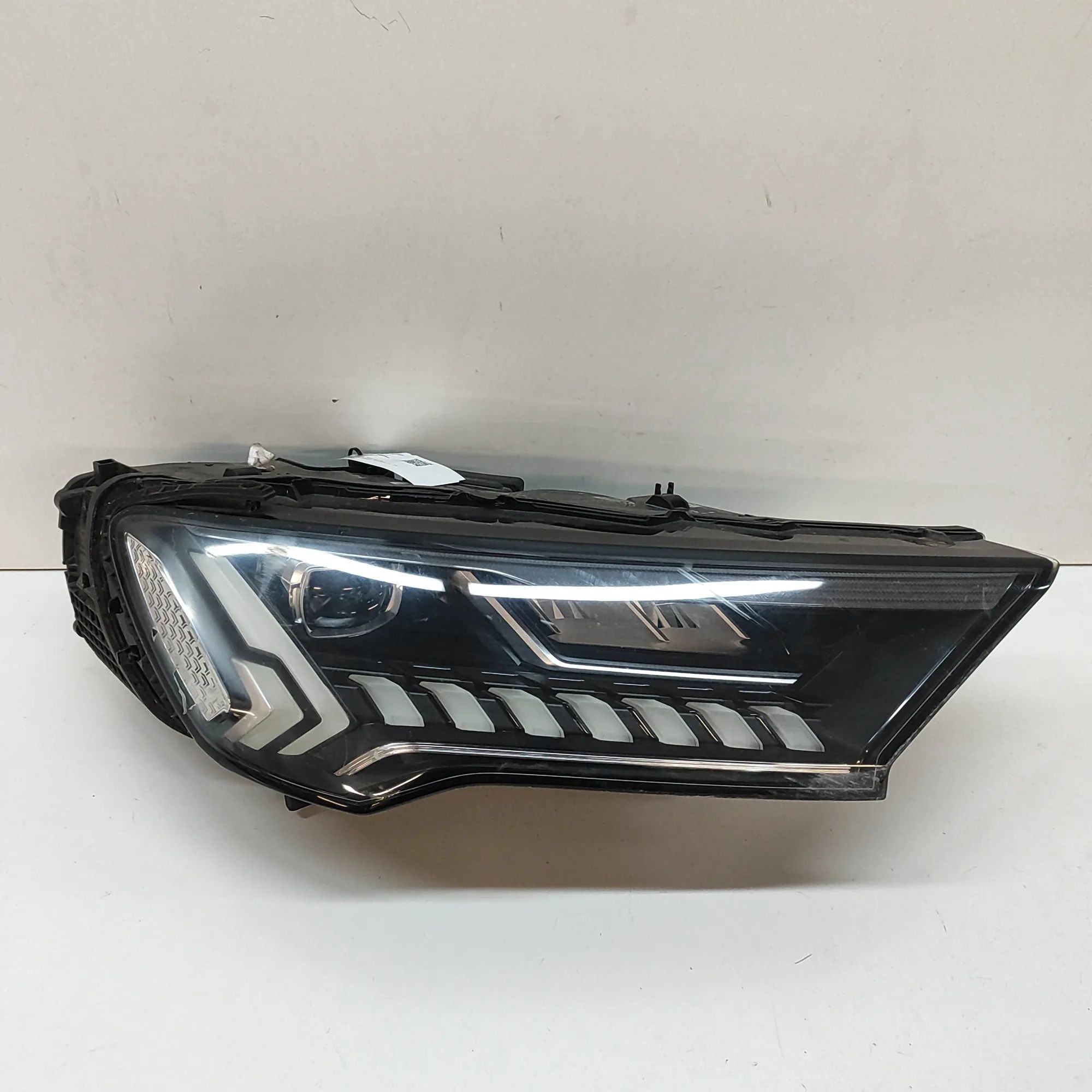 Audi Q7 (4M) Front Right Headlight 4M0941040A Front Right Headlight AUDI Q7 (4M) (...