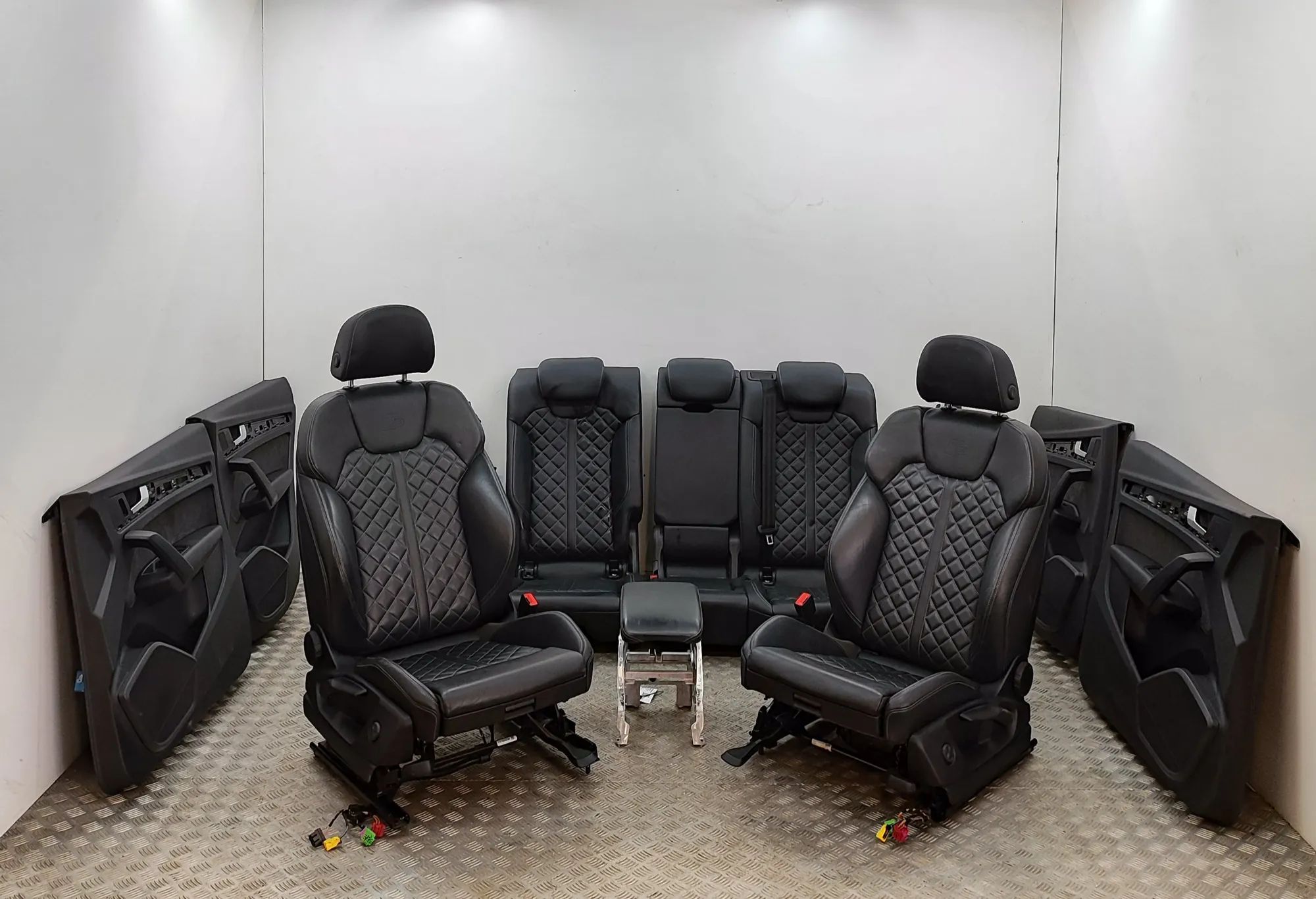 Audi Q5 (8R) Interior Seats W/ Door Cards Kit 80A867487, 80A867134, 80A867488, 80A864283A, 80...