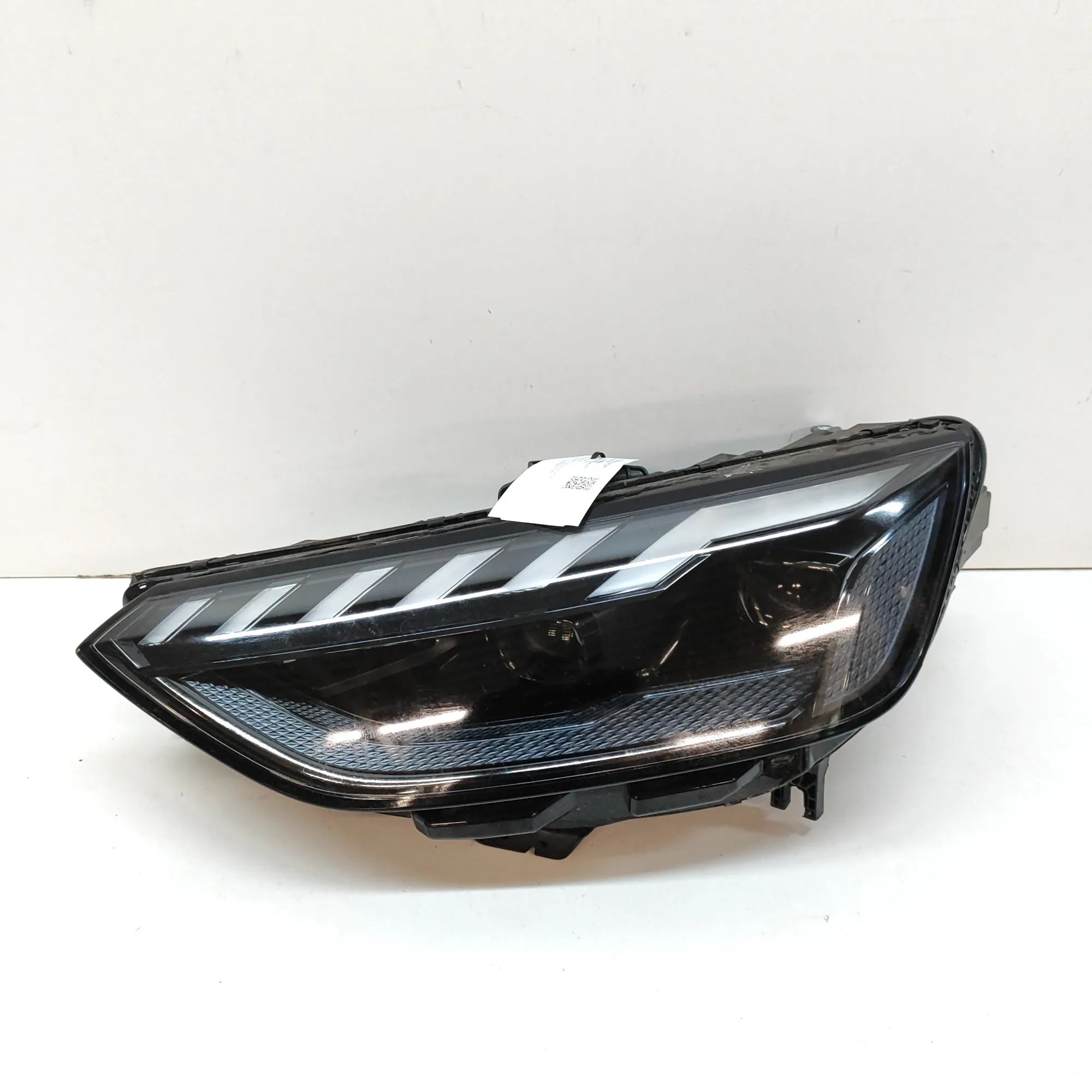 Audi A4 (B9) Front Left Headlight 8W0941035K Front Left Headlight AUDI A4 (Avant ...
