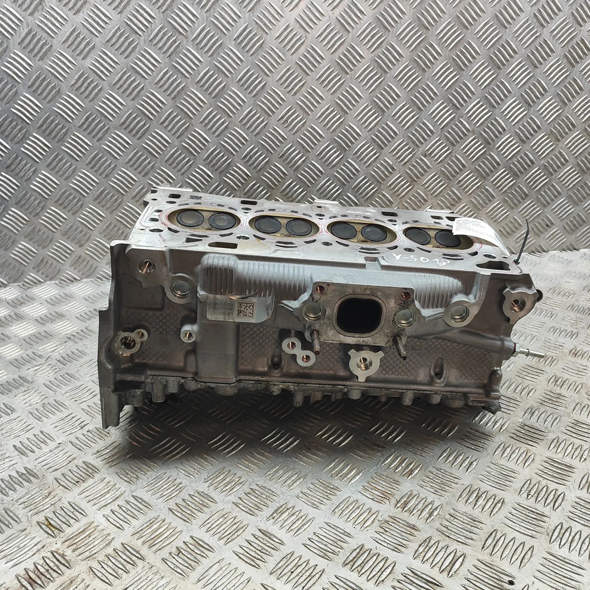Volvo XC40 / EX40 Engine Cylinder Head 32267401, 32267403 Engine Cylinder Head VOLVO X...