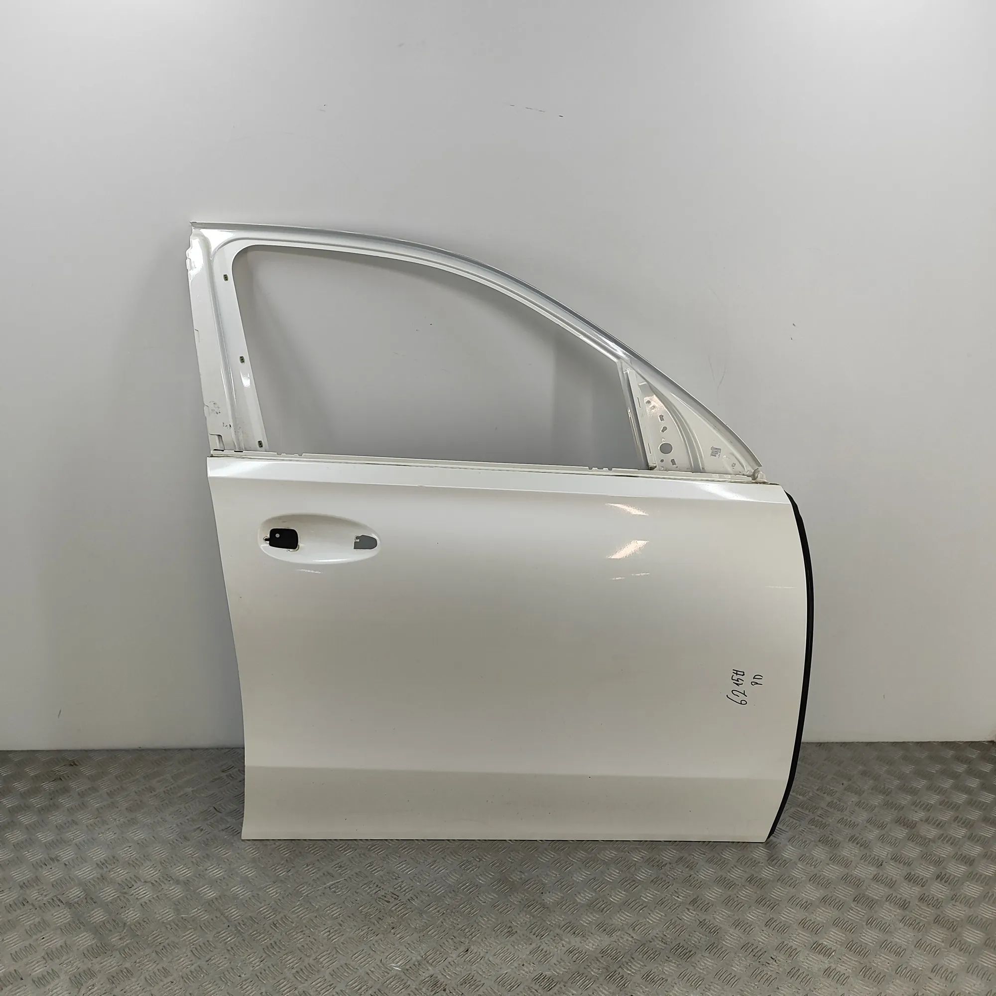 Mercedes-Benz GLE (W167) Front Right Door A1677200600 Front Right Door MERCEDES-BENZ GLE ...