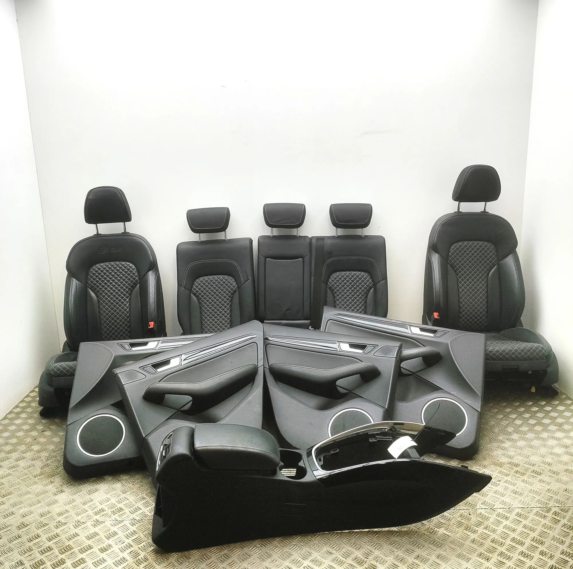 Audi Q5 (8R) Interior Seats W/ Door Cards Kit 8R0886102BD Interior Seats W/ Door Cards Kit AU...