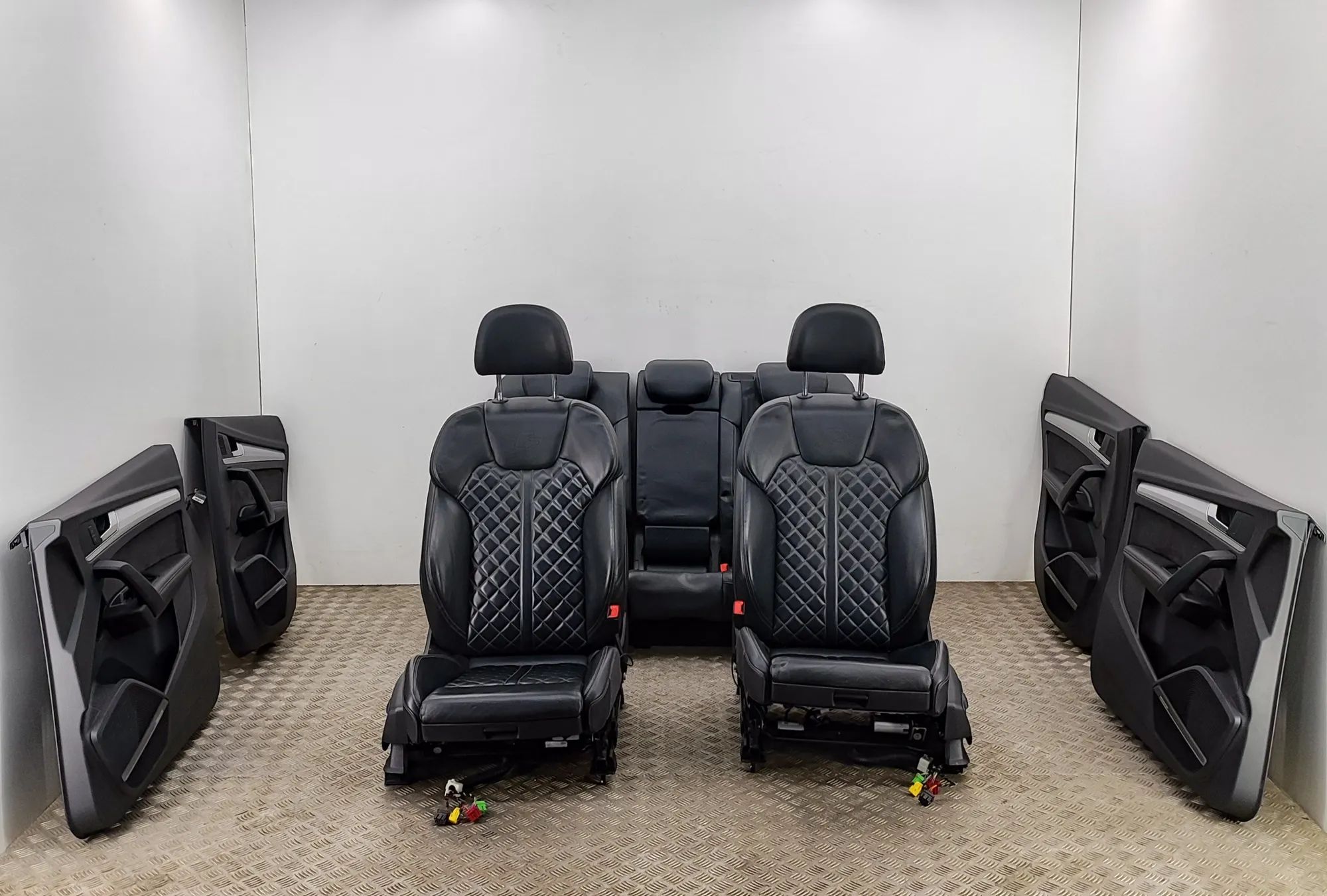 Audi Q5 (8R) Interior Seats W/ Door Cards Kit 80A867133, 80A867487, 80A867488, 80A881106, 80A...