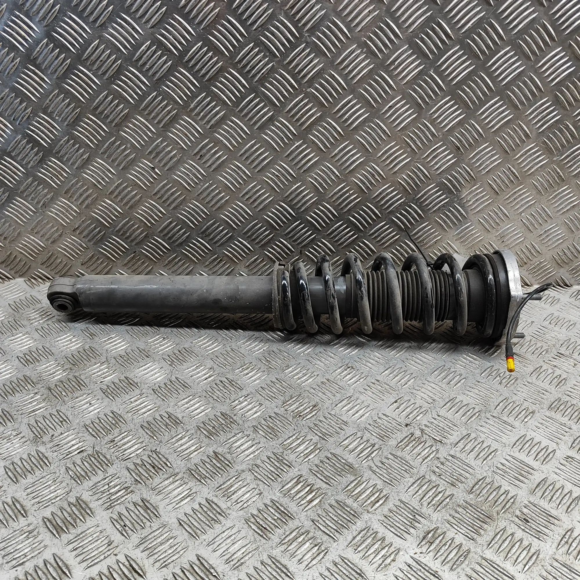 Shock absorber — front left Brand/Model: ASTON MARTIN DB11
Year: 2022
Engin...